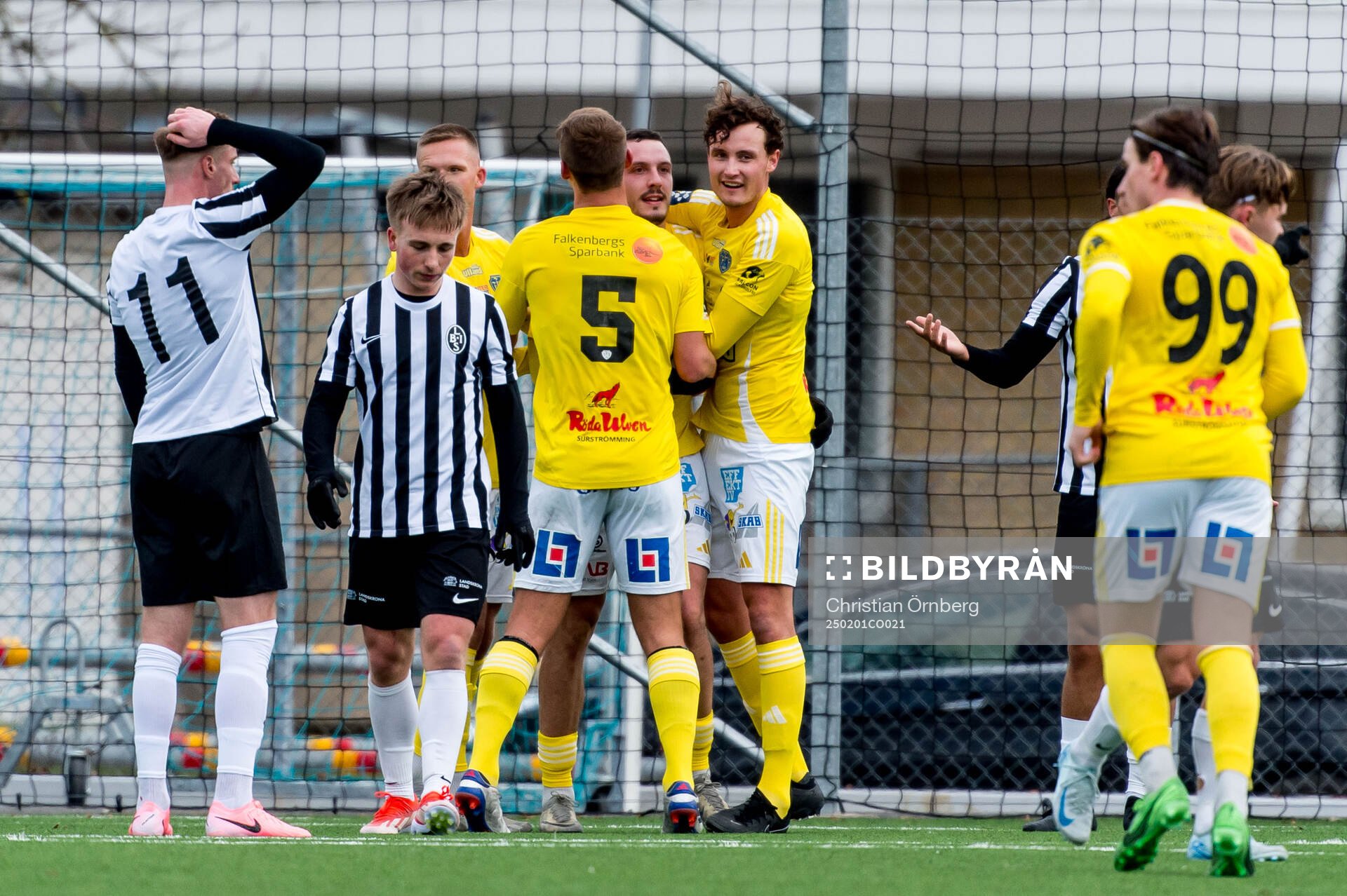 Falkenbergs Viktor Ekblom jublar