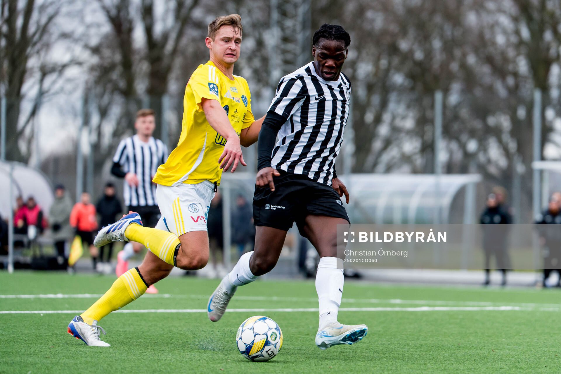 Falkenbergs Noel Hansson och Landskronas Xavier Odhiambo