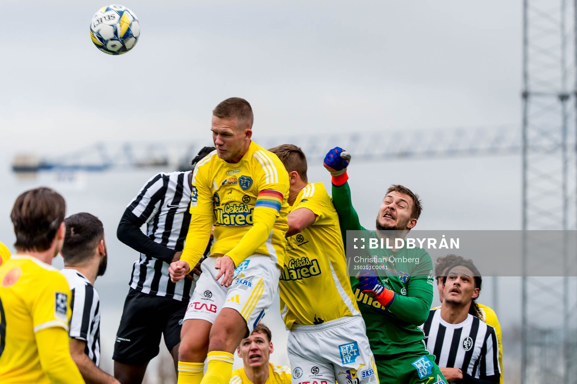 Falkenbergs Tim Stålheden och målvakt Anton Andersson och