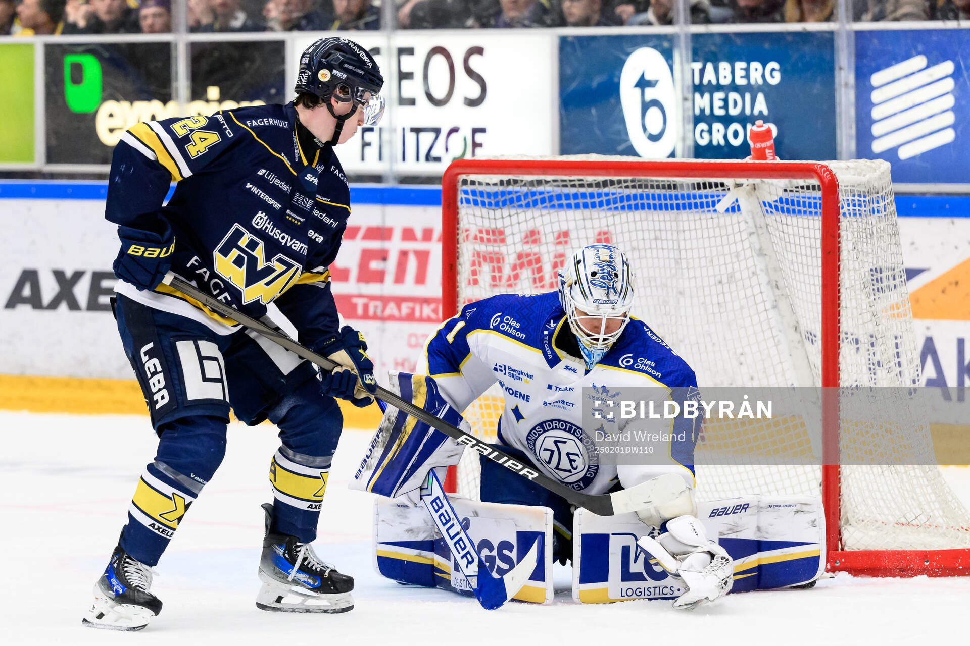 HV71s Oscar Fisker Molgaard och Leksands målvakt Marcus