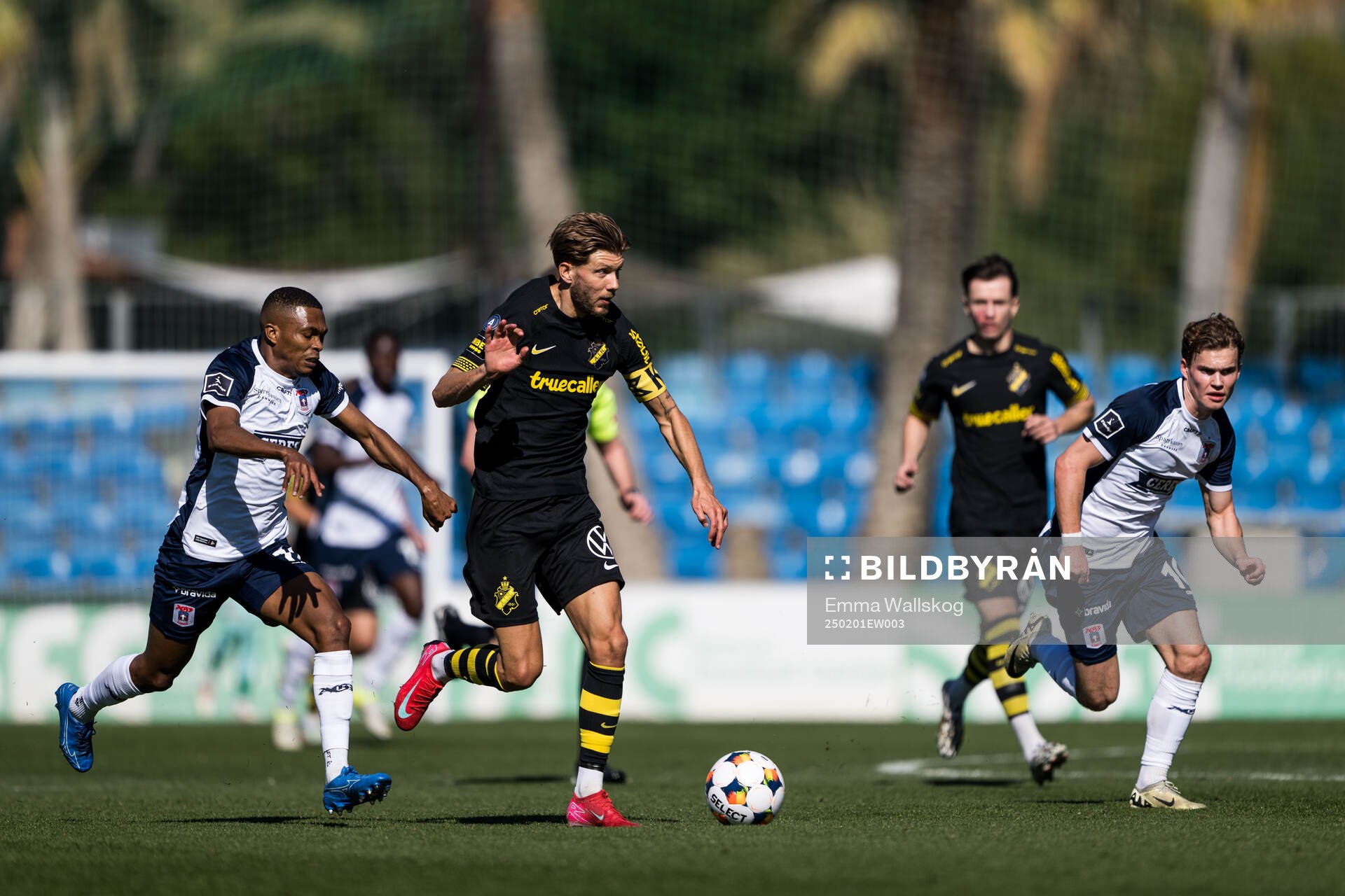 Anton Salétros of AIK and Gift Links and Kristian Arnstad