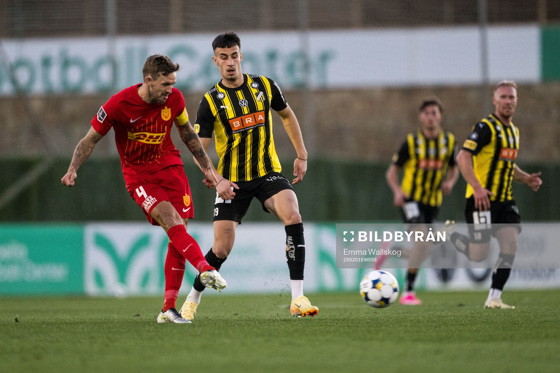Kian Hansen of FC Nordsjälland and Srdjan Hrstic of Häcken