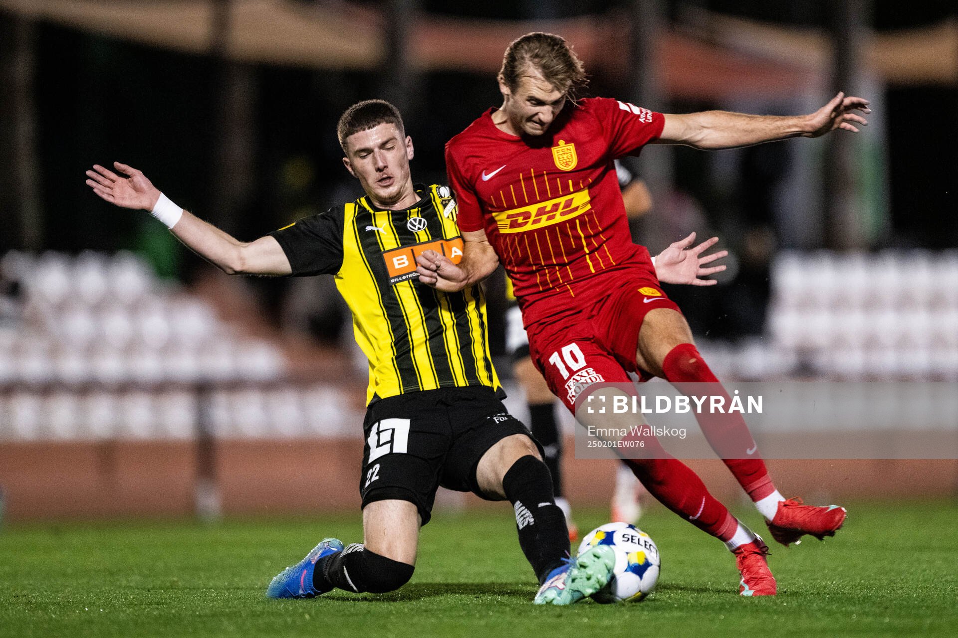 Nikola Zecevic of Häcken and Benjamin Nygren of FC