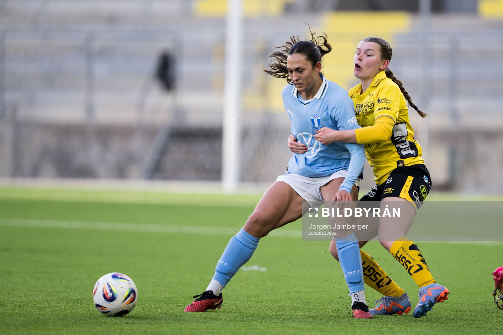 Malmö FFs Isabella D'Aquila och Elfsborgs Elin Flakberg