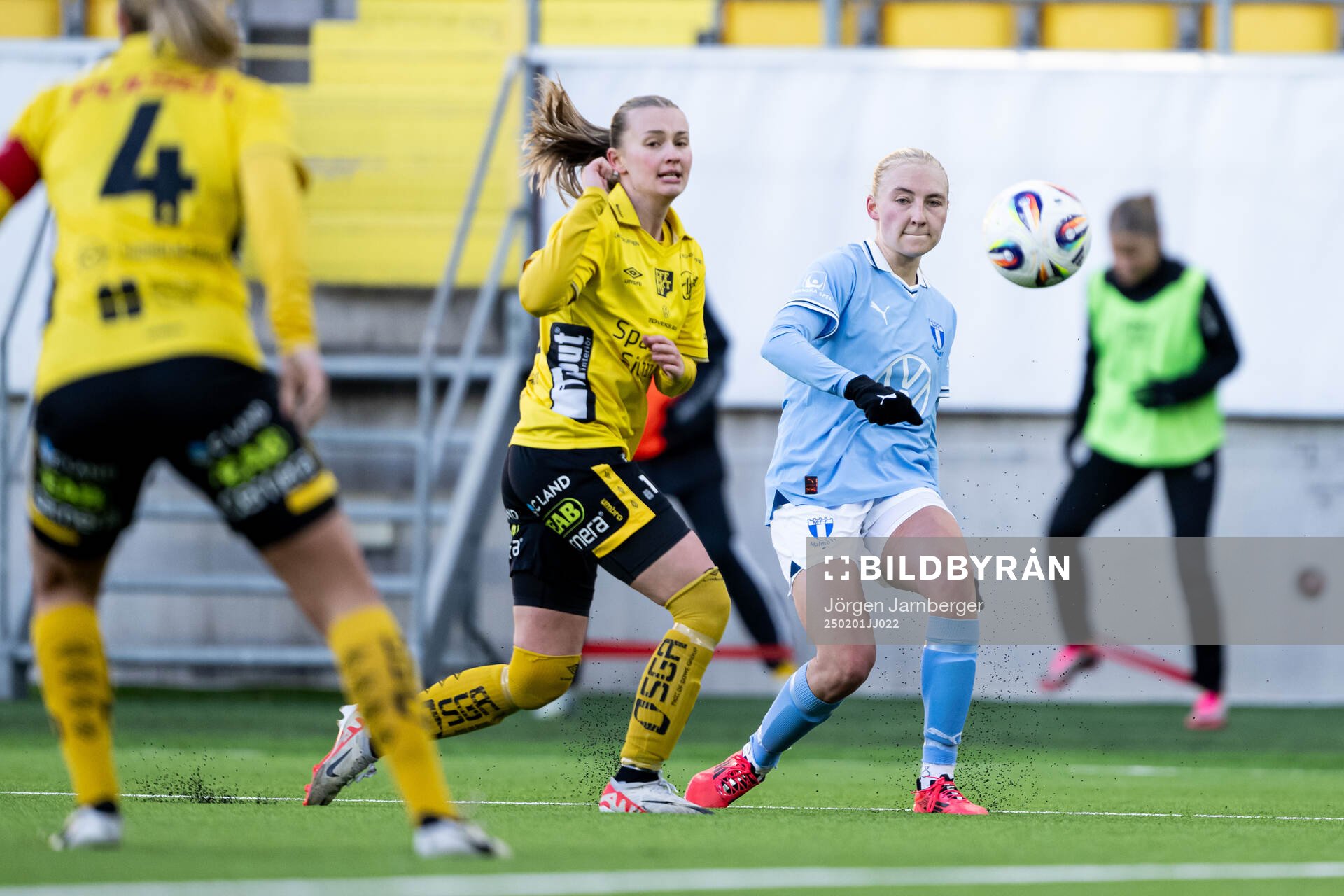 Elfsborgs Elin Flakberg och Malmö FFs Stinalisa Johansson