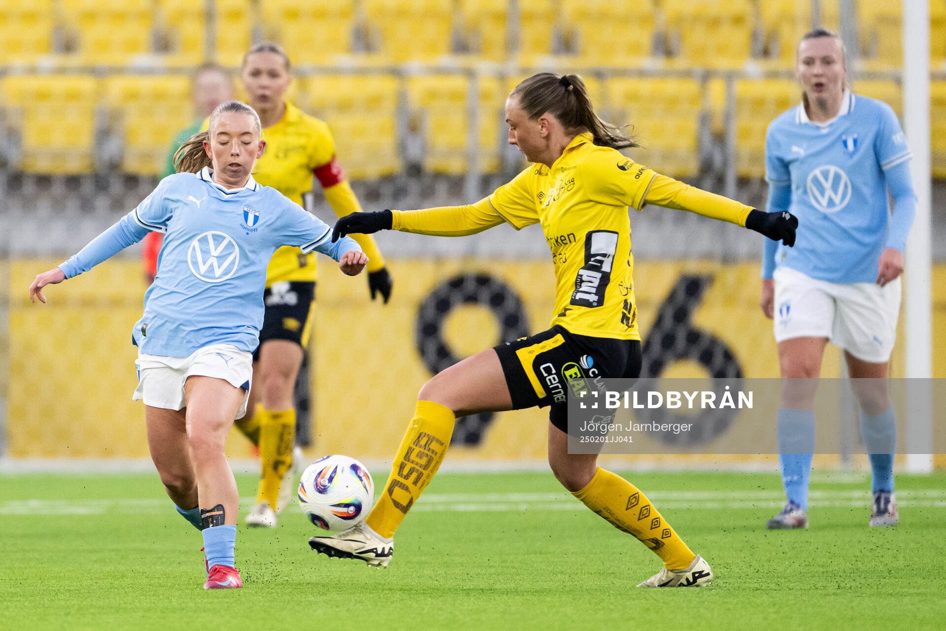 Malmö FFs Klara Åström och Elfsborgs Stina Jensen