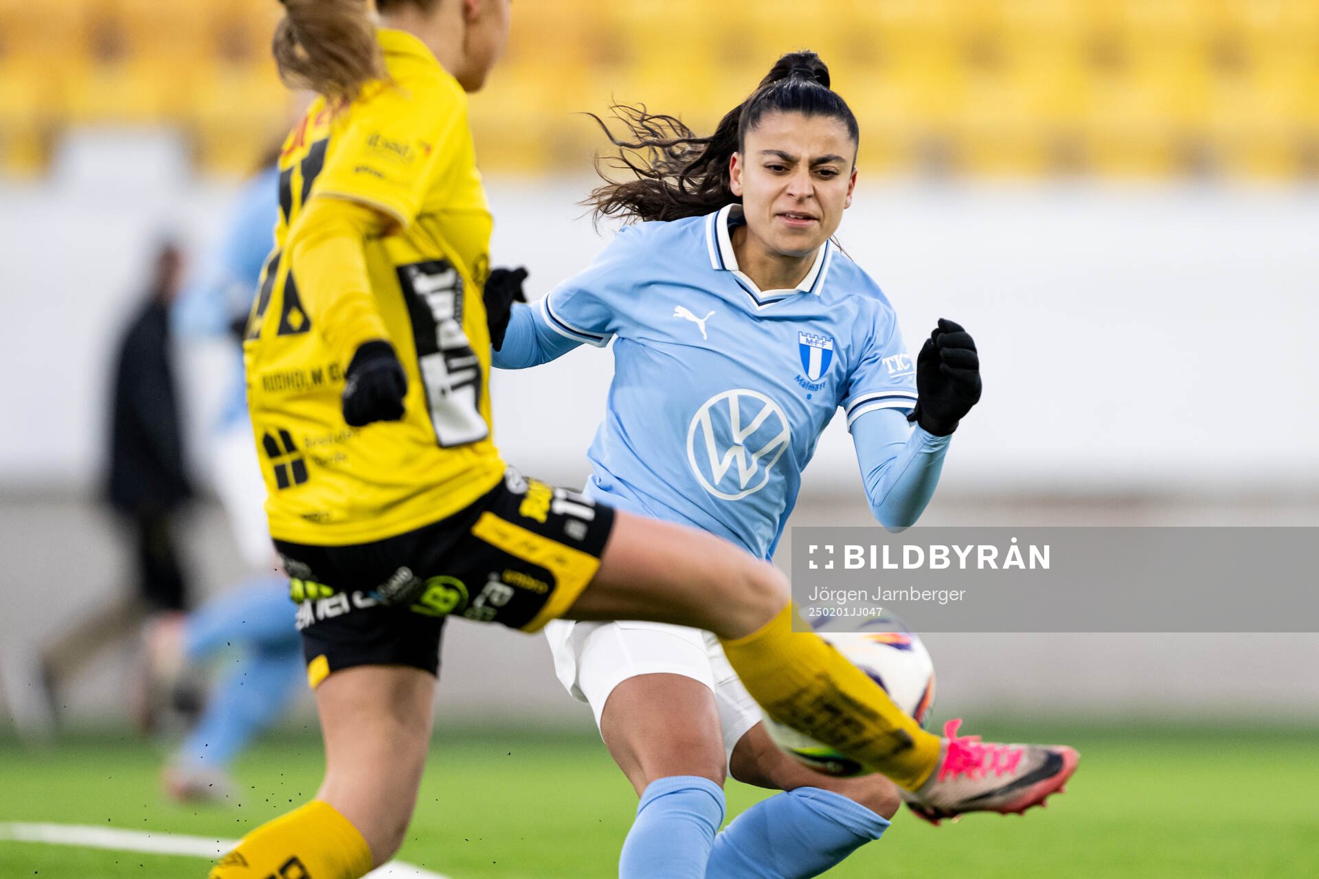 Malmö FFs Inès Belloumou under träningsmatchen i fotboll mellan Elfsborg och Malmö FF den 1 februari 2025 i Borås. 