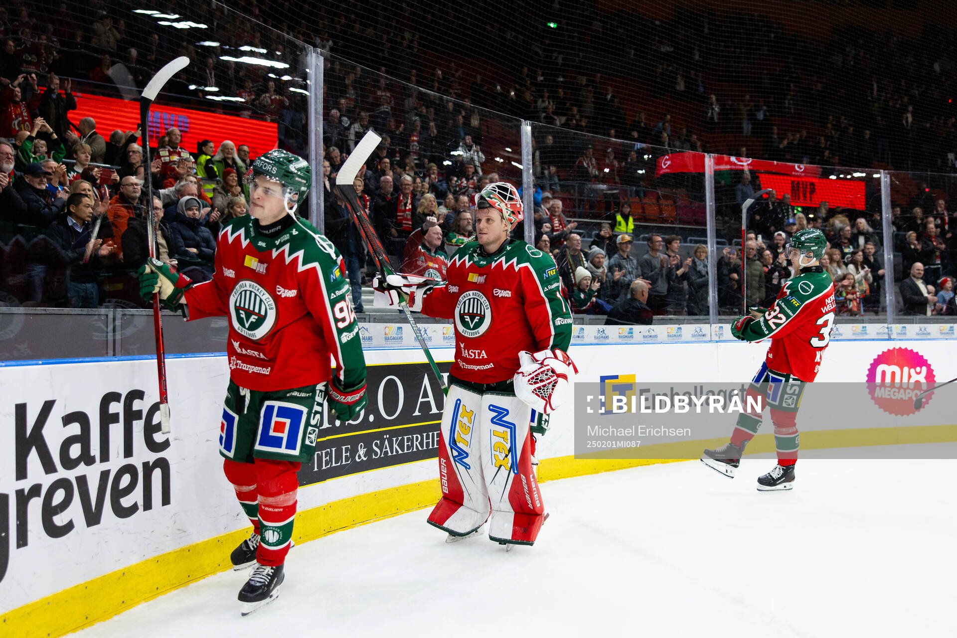 Frölundas Filip Cederqvist, målvakt Lars Johansson och