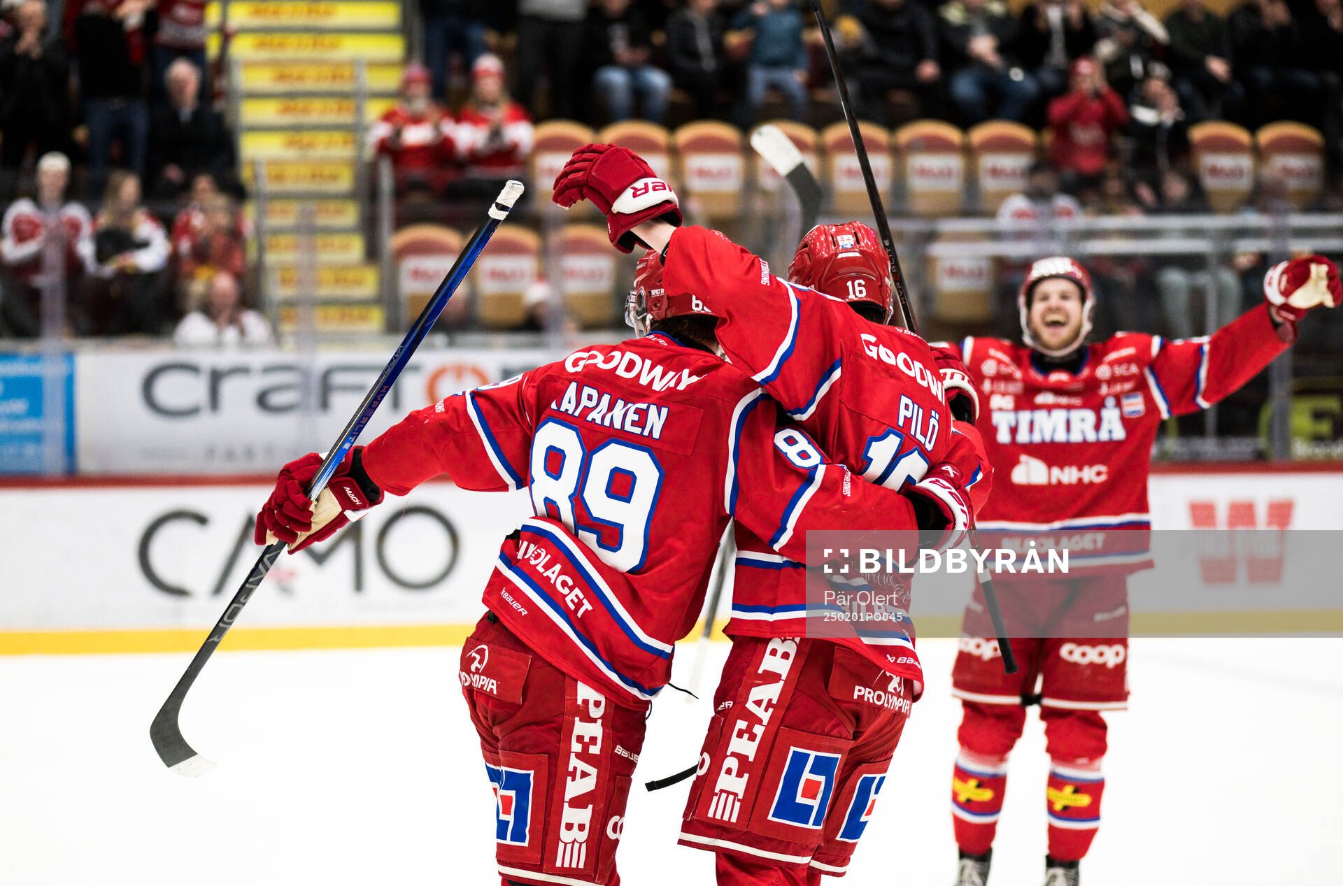 Timrås Oliver Kapanen och Lukas Pilö jublar