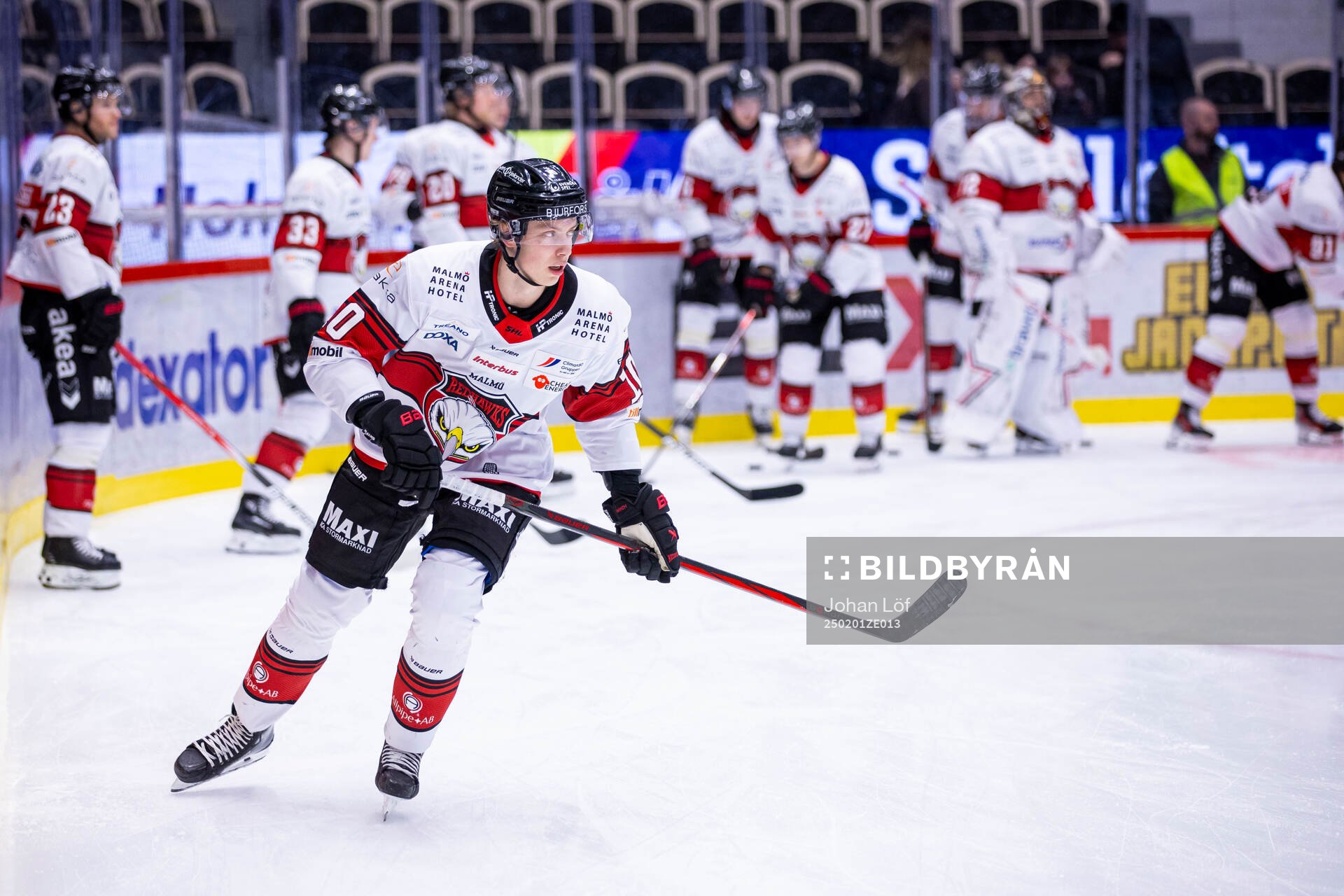 Malmö Redhawks William von Barnekow värmer upp innan