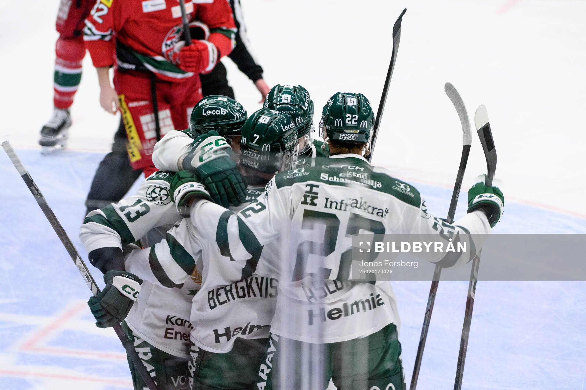 Färjestads Axel Bergkvist jublar