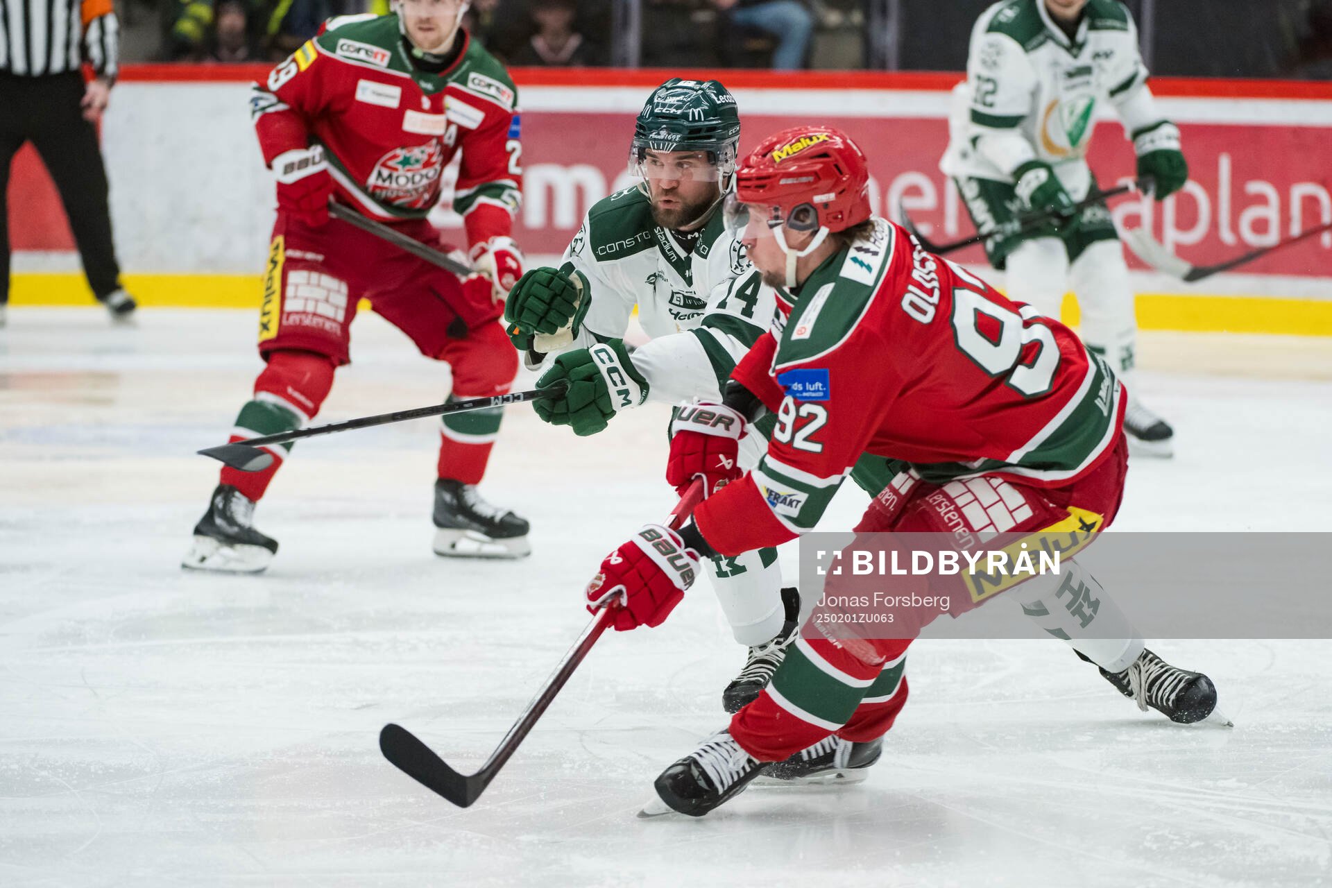 Färjestads Henrik Björklund och Modos Jesper Olofsson