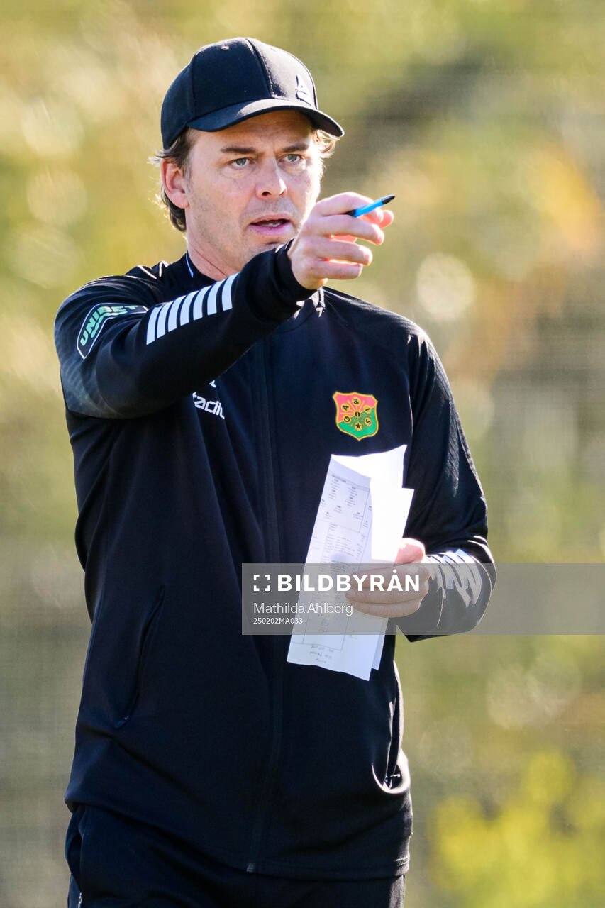 GAIS tränare Fredrik Holmberg under en fotbollsträning med GAIS den 3 februari 2025 i Albir. 
