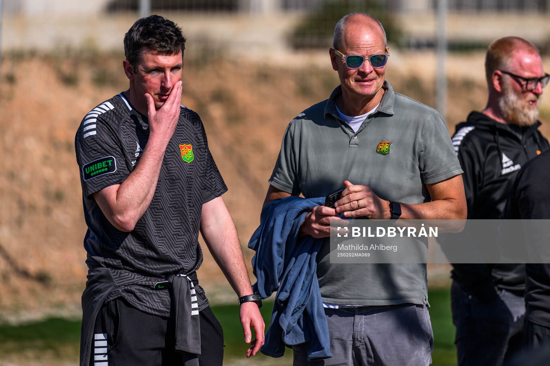GAIS Gerard Nash och ordförande Stefan Tilk under en fotbollsträning med GAIS den 3 februari 2025 i Albir. 
