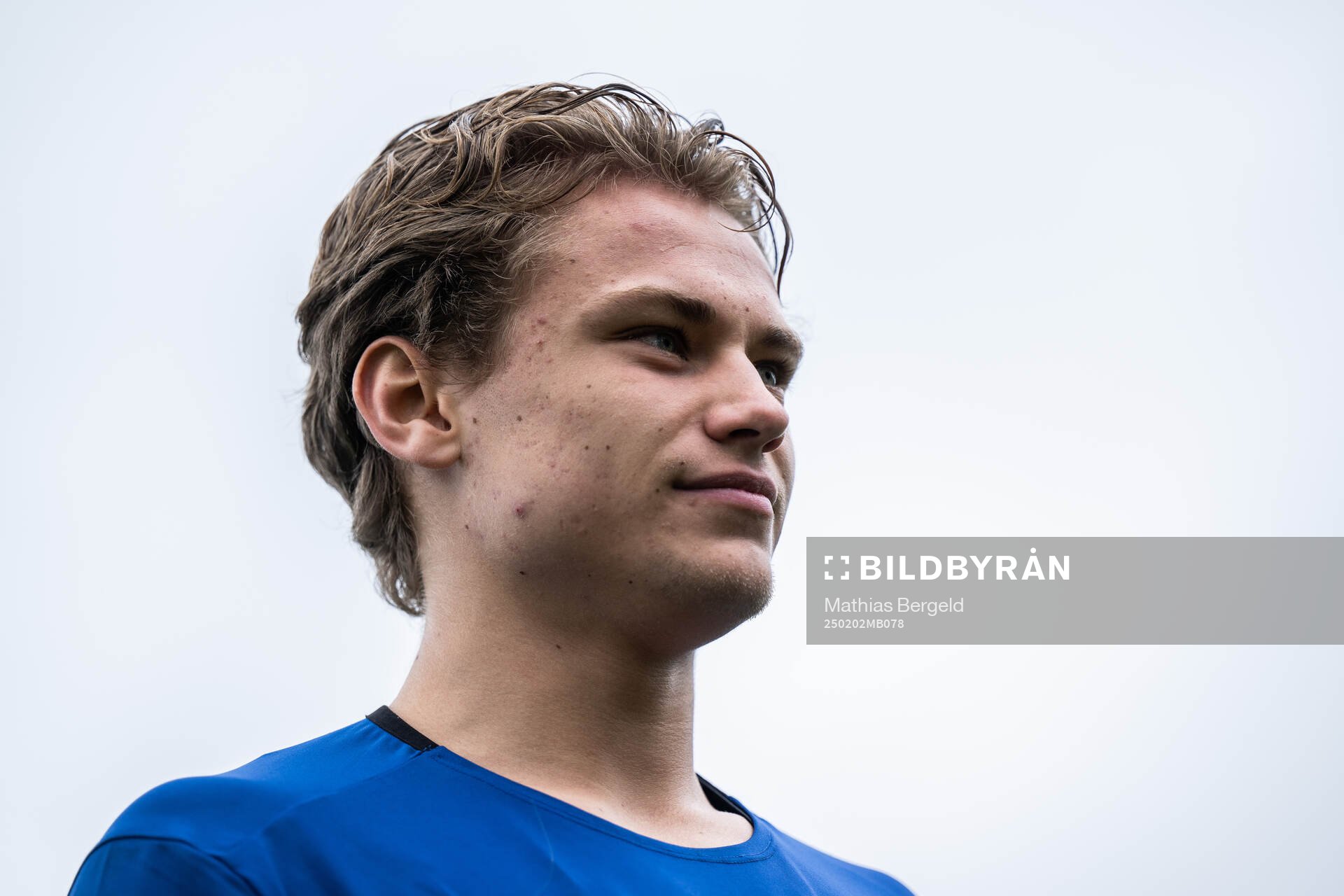 Alfons Borén intervjuas efter en fotbollsträning med IFK Göteborg den 2 februari 2025 i Alvor. 