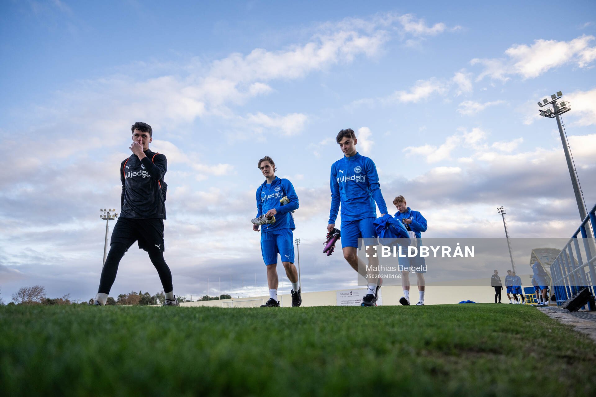 Målvakt Alvar Rosander, Axel Edgren, Fred Bozievic och Erik Freij under en fotbollsträning med Värnamo den 2 februari 2025 i Albufeira.