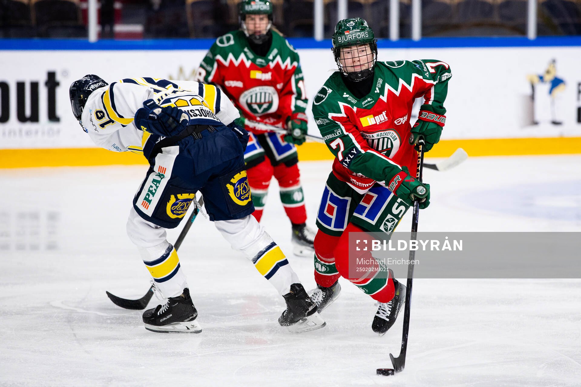 HV71s Emmi Rakkolainen och Frölundas Sanni Rantala