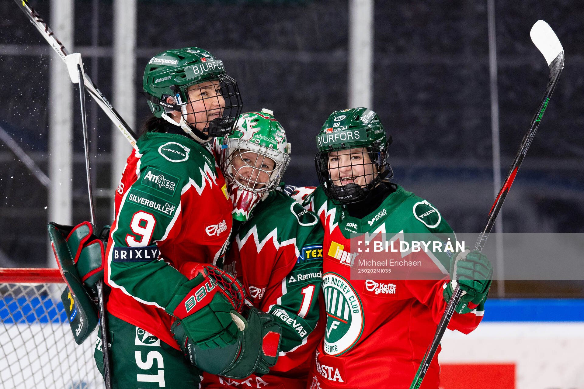 Frölundas Alva Johnsson, målvakt Maja Helge och Felicia