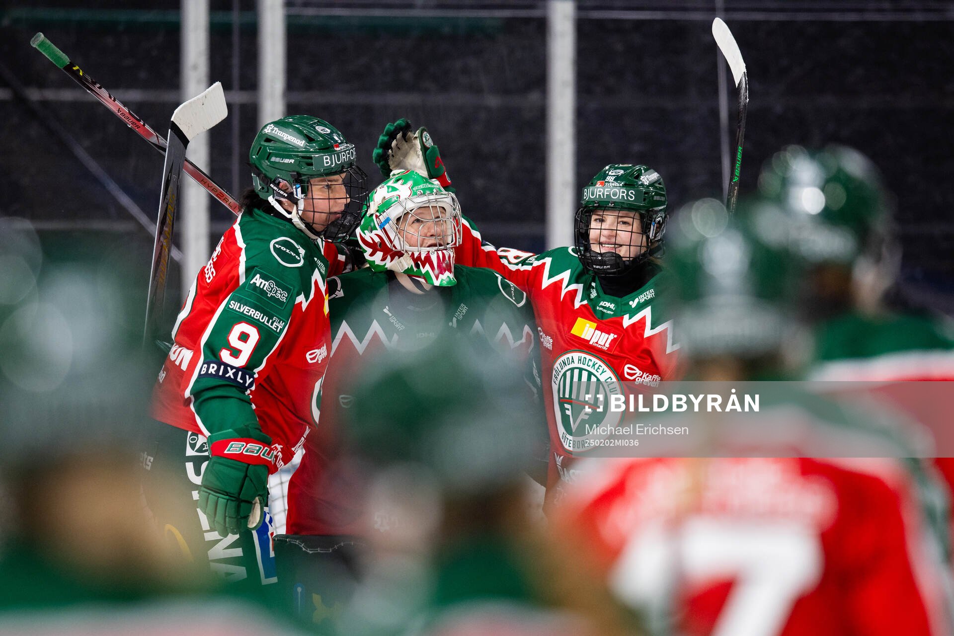 Frölundas Alva Johnsson, målvakt Maja Helge och Felicia
