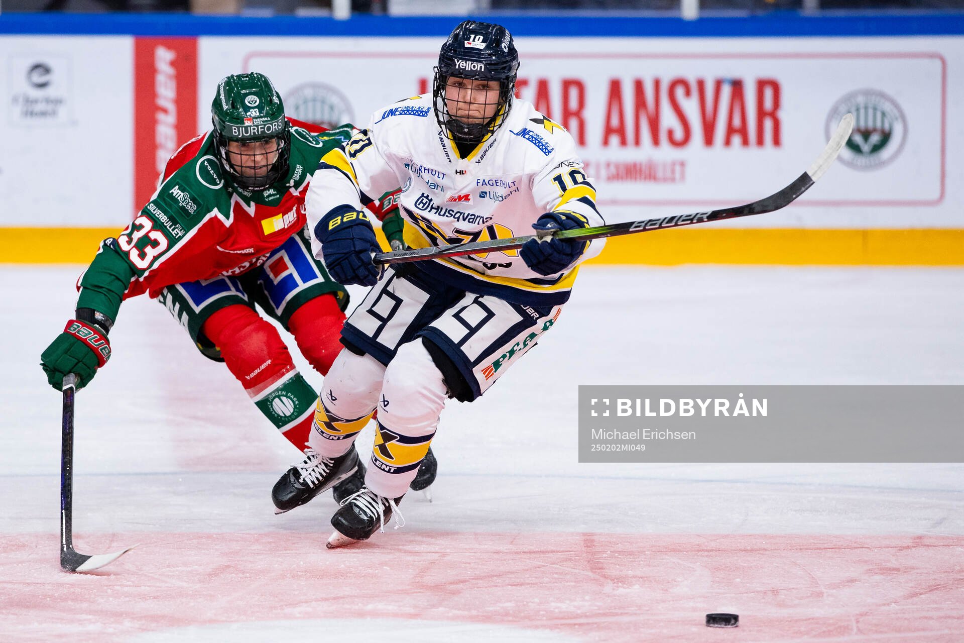 Frölundas Michelle Karvinen och HV71s Tea Løkke Nyberg