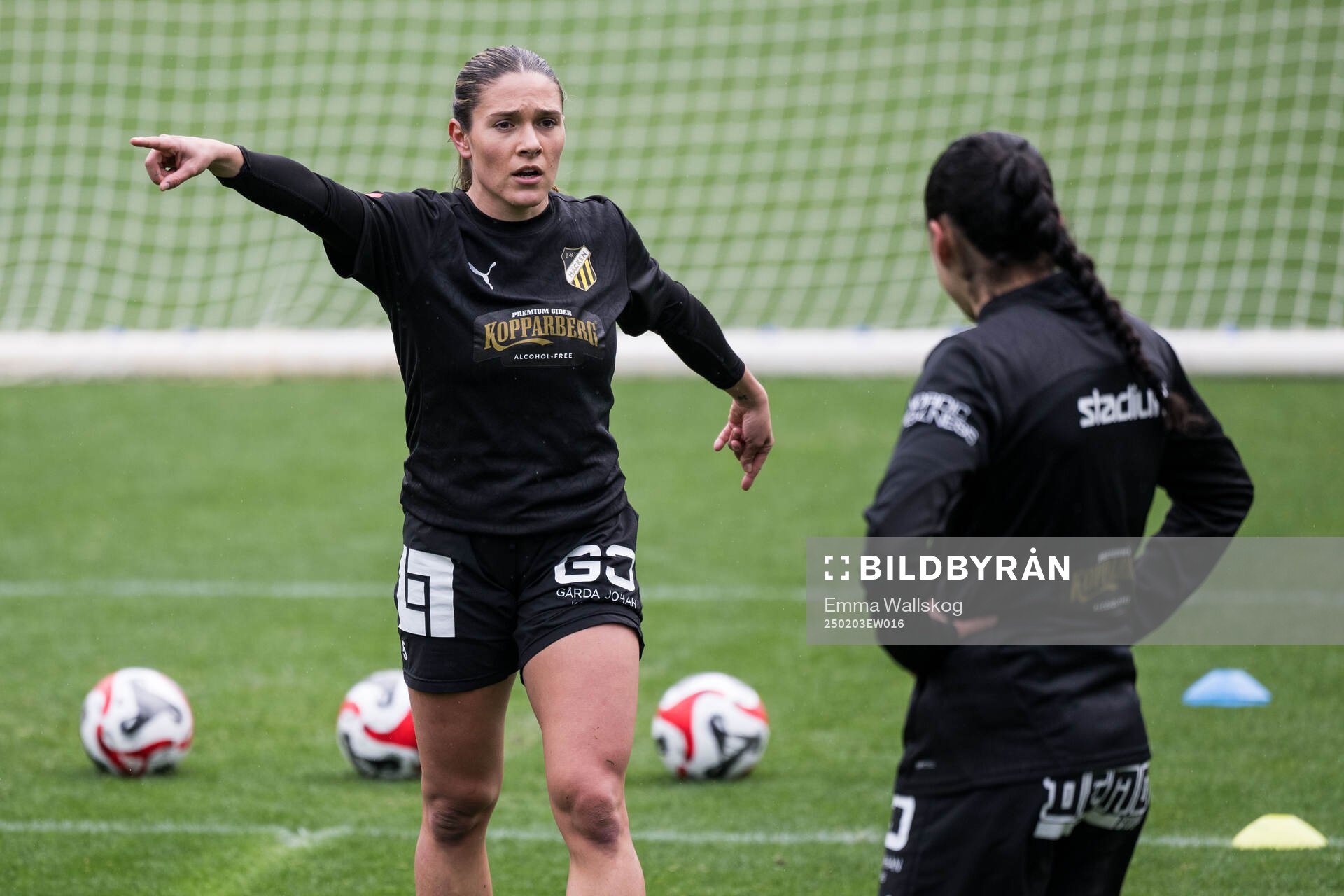 Häckens Carly Wickenheiser och Nesrin Akgun