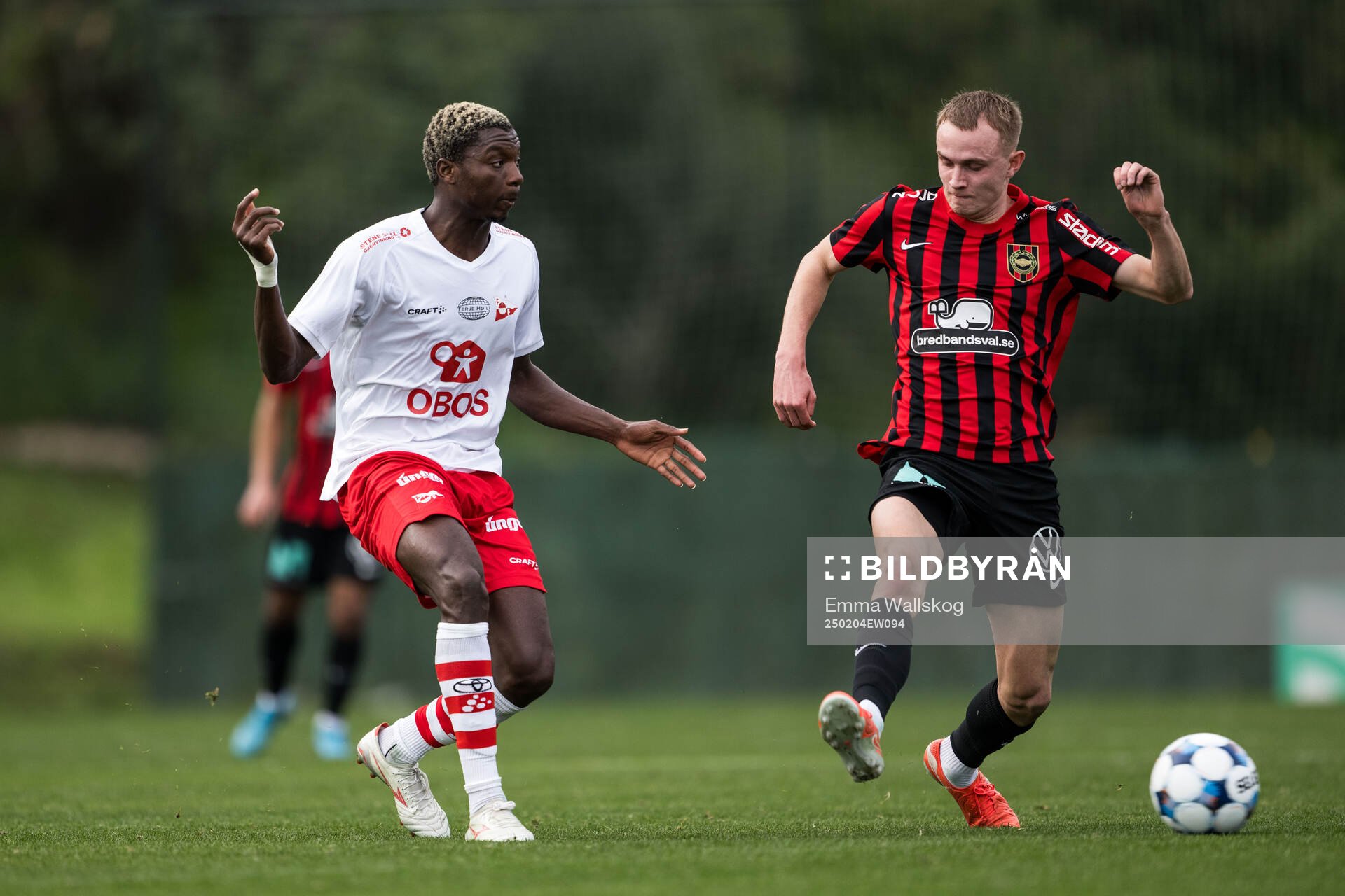 Maxwell Woledzi of Fredrikstad and Victor Lind of