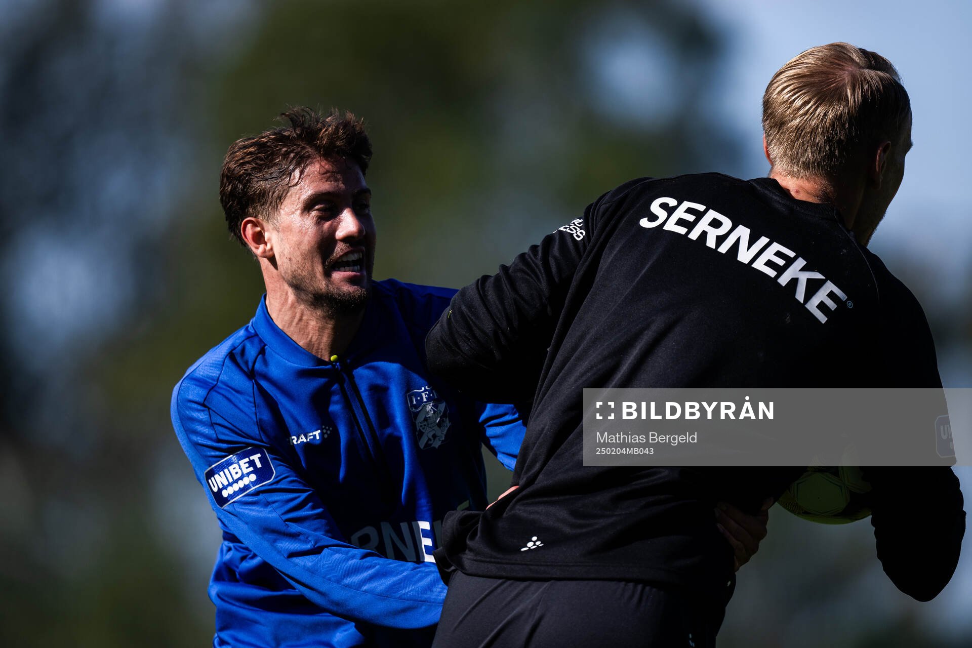 Ramon Pascal Lundqvist och målvakt Pontus Dahlberg