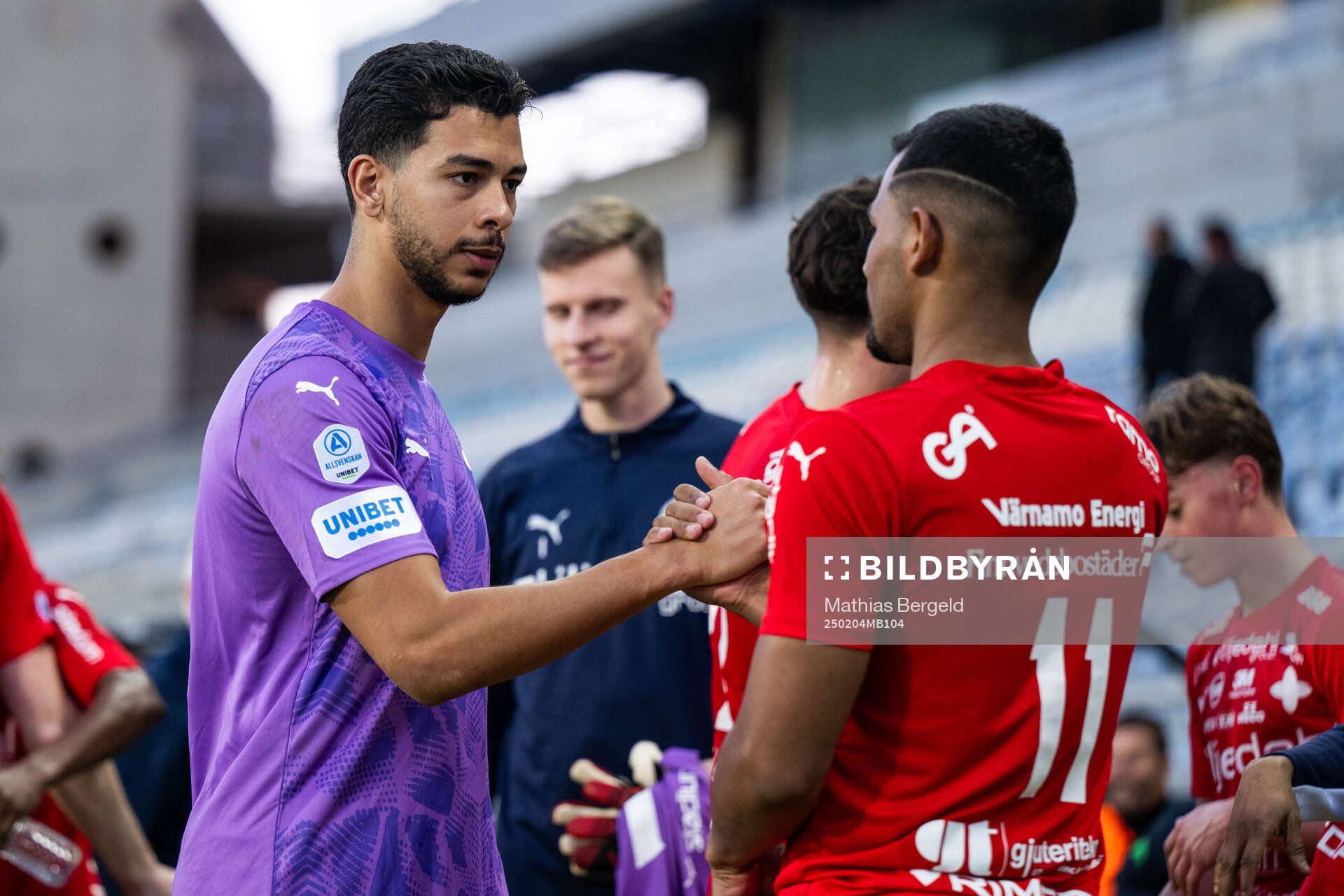 Goalkeeper David Mikhail and Wenderson Oliveira of Värnamo