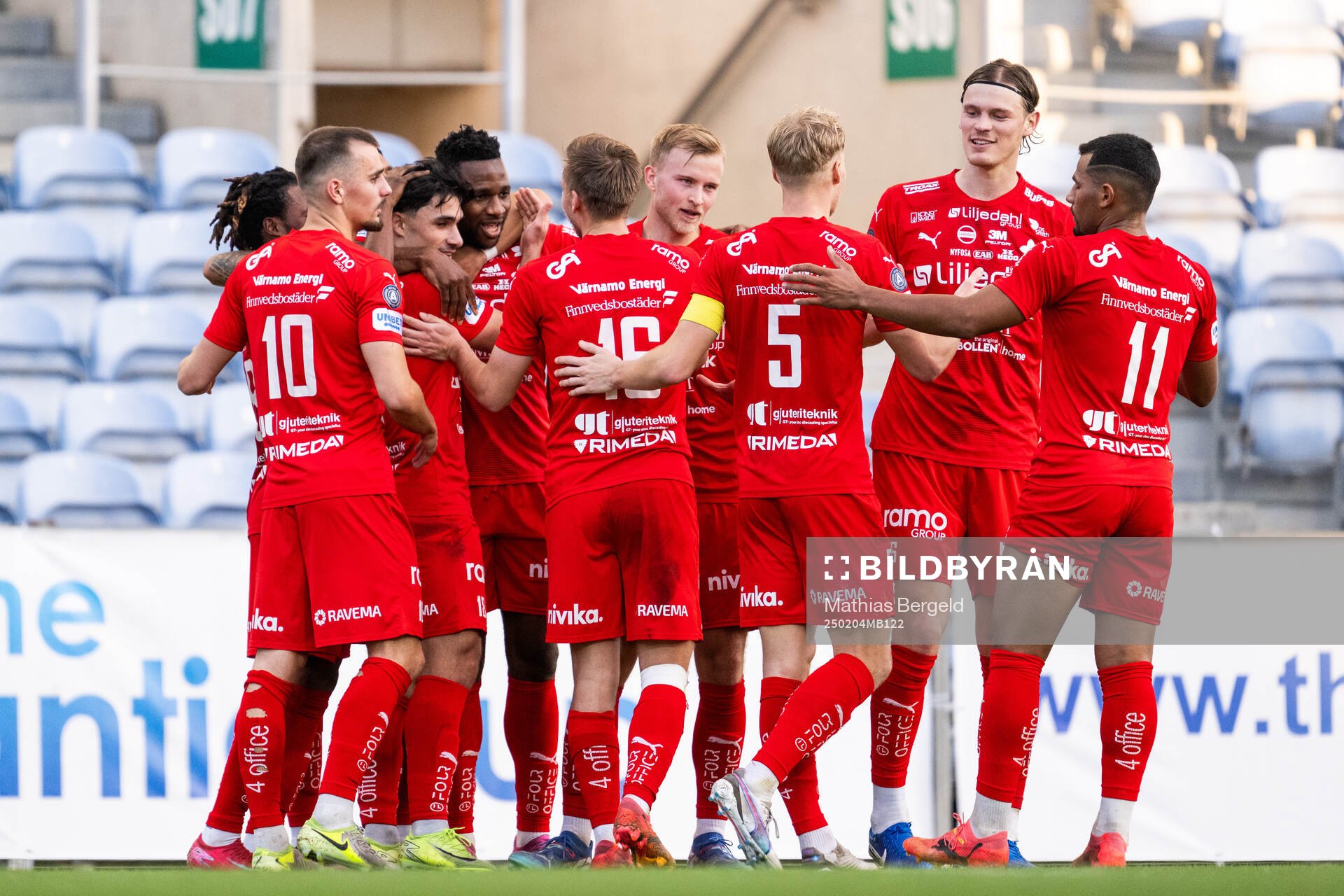 Johnbosco Samuel Kalu of Värnamo celebrates with team mates