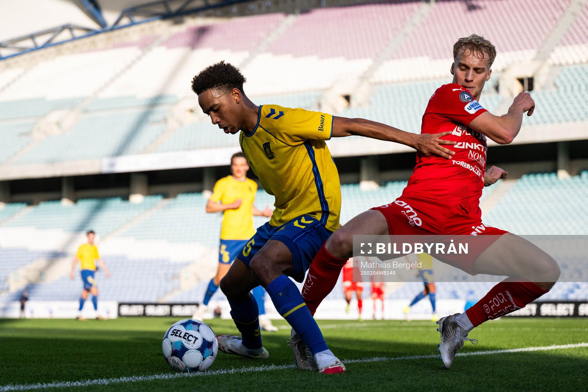 Noah Nartey of Brøndby and Victor Larsson of Värnamo