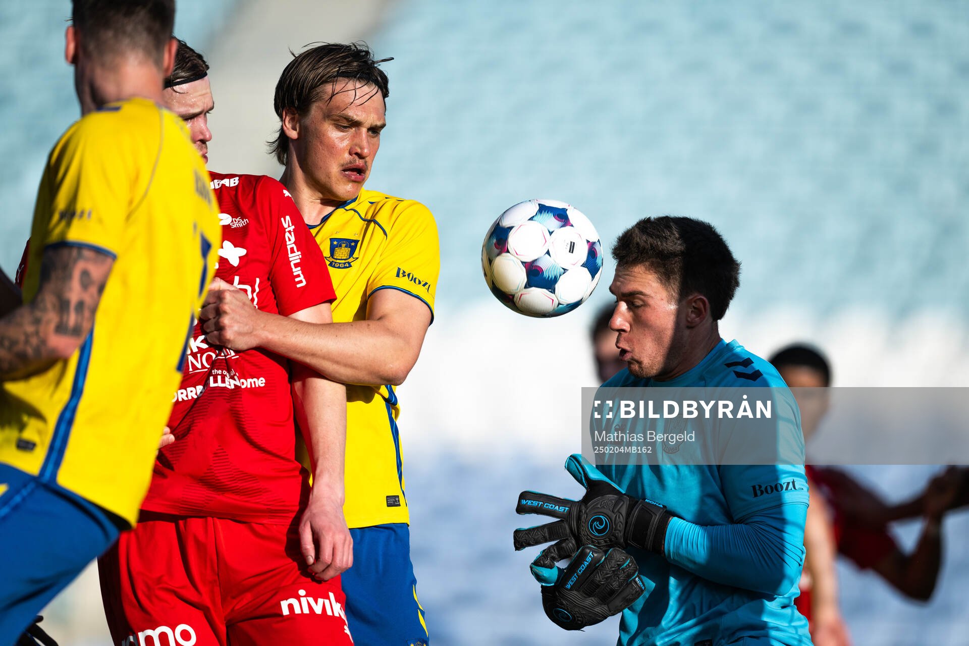 Hugo Andersson of Värnamo competes for the ball with