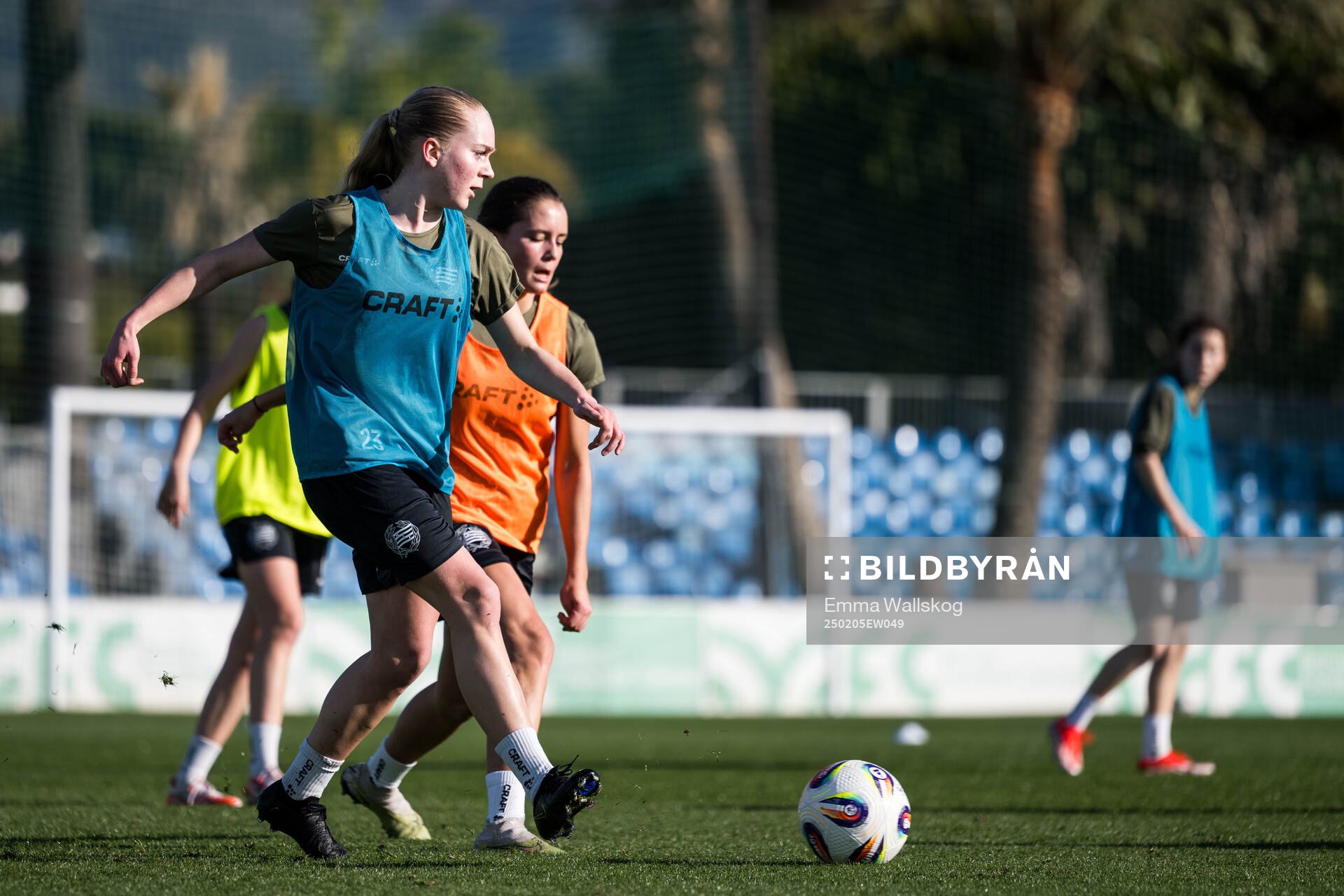 Hammarbys Doris Petz och Vera Blom under en träning den 5 februari 2025 i Marbella. 