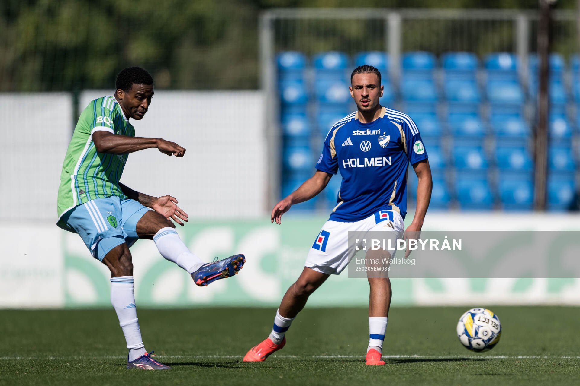 Travian Sousa of Seattle Sounders FC and Moutaz Neffati of