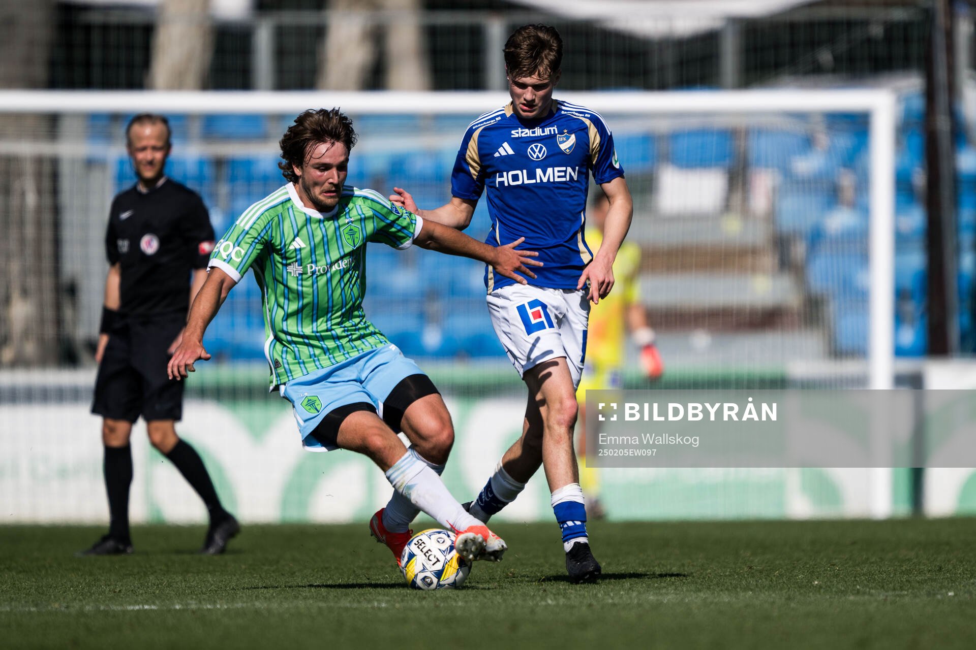 Pedro de la Vega of Seattle Sounders FC and Åke Andersson