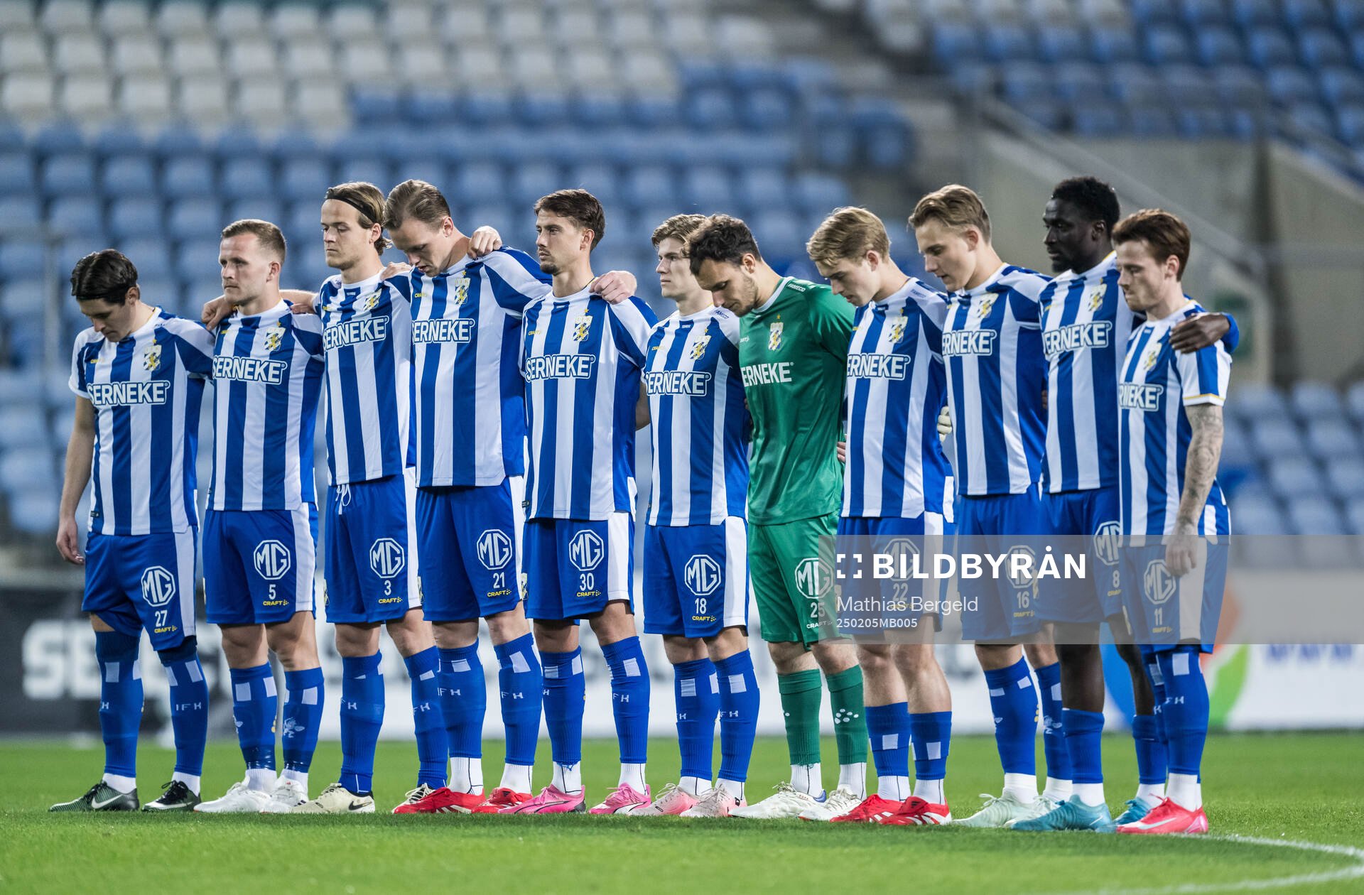 Players of IFK Göteborg in a minute of silence to honor the victims of the shoooting in Örebro ahead of the Atlantic Cup football match between IFK Göteborg and Brentford B on February 5, 2025 in Faro.