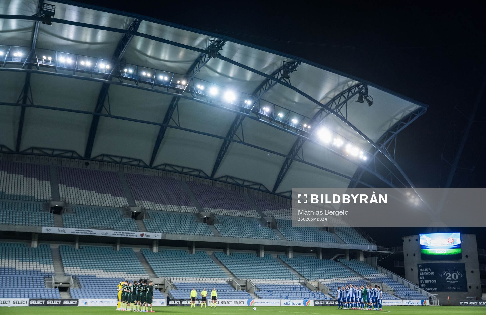 Players of Brentford and IFK Göteborg in a minute of