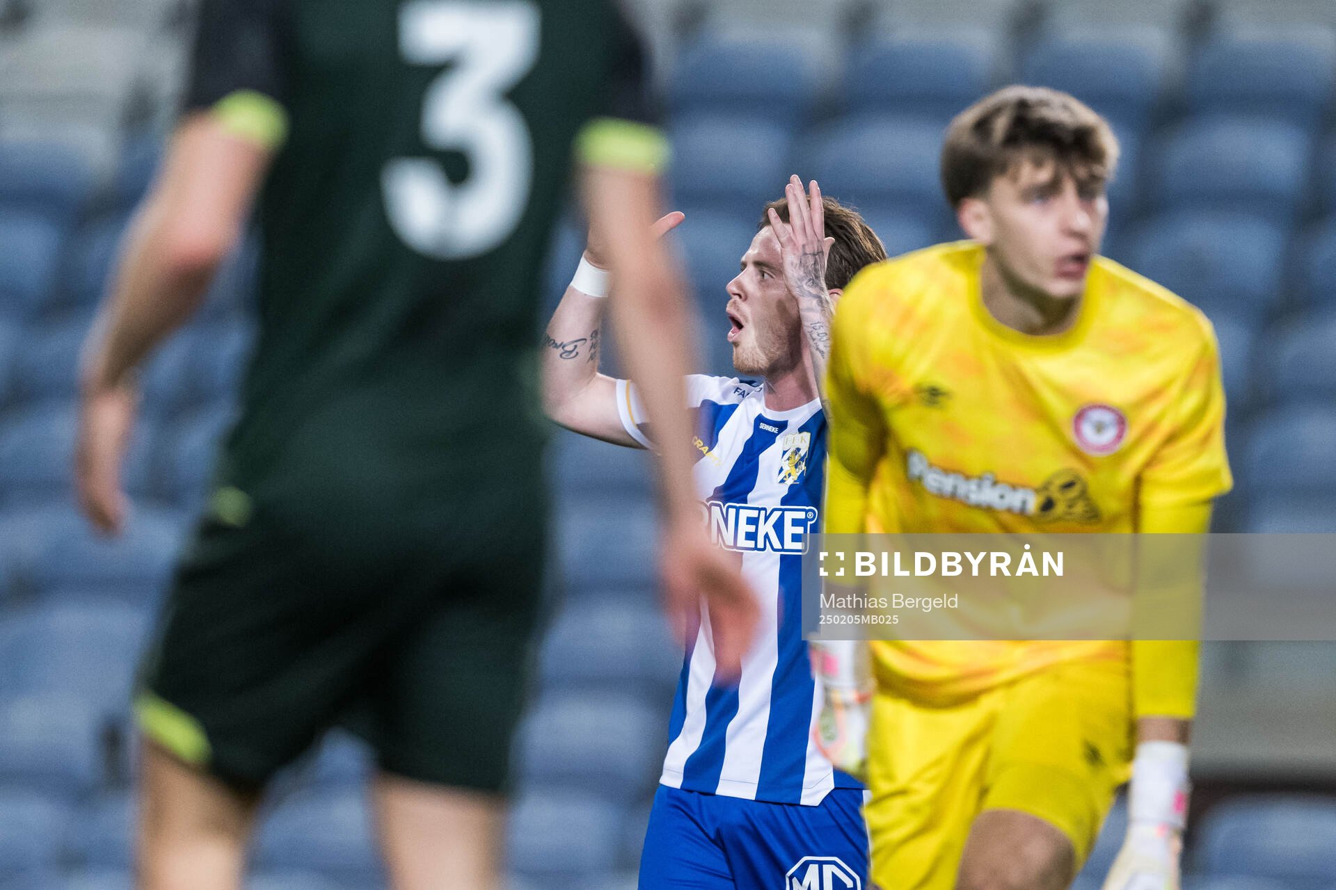 Tobias Heintz of IFK Göteborg looks dejected