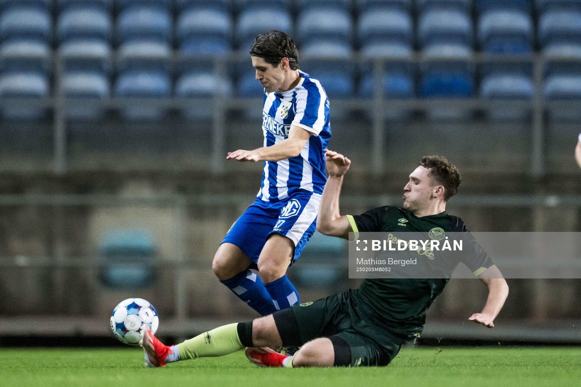 Adam Carlén of IFK Göteborg and Iwan Morgan of Brentford B