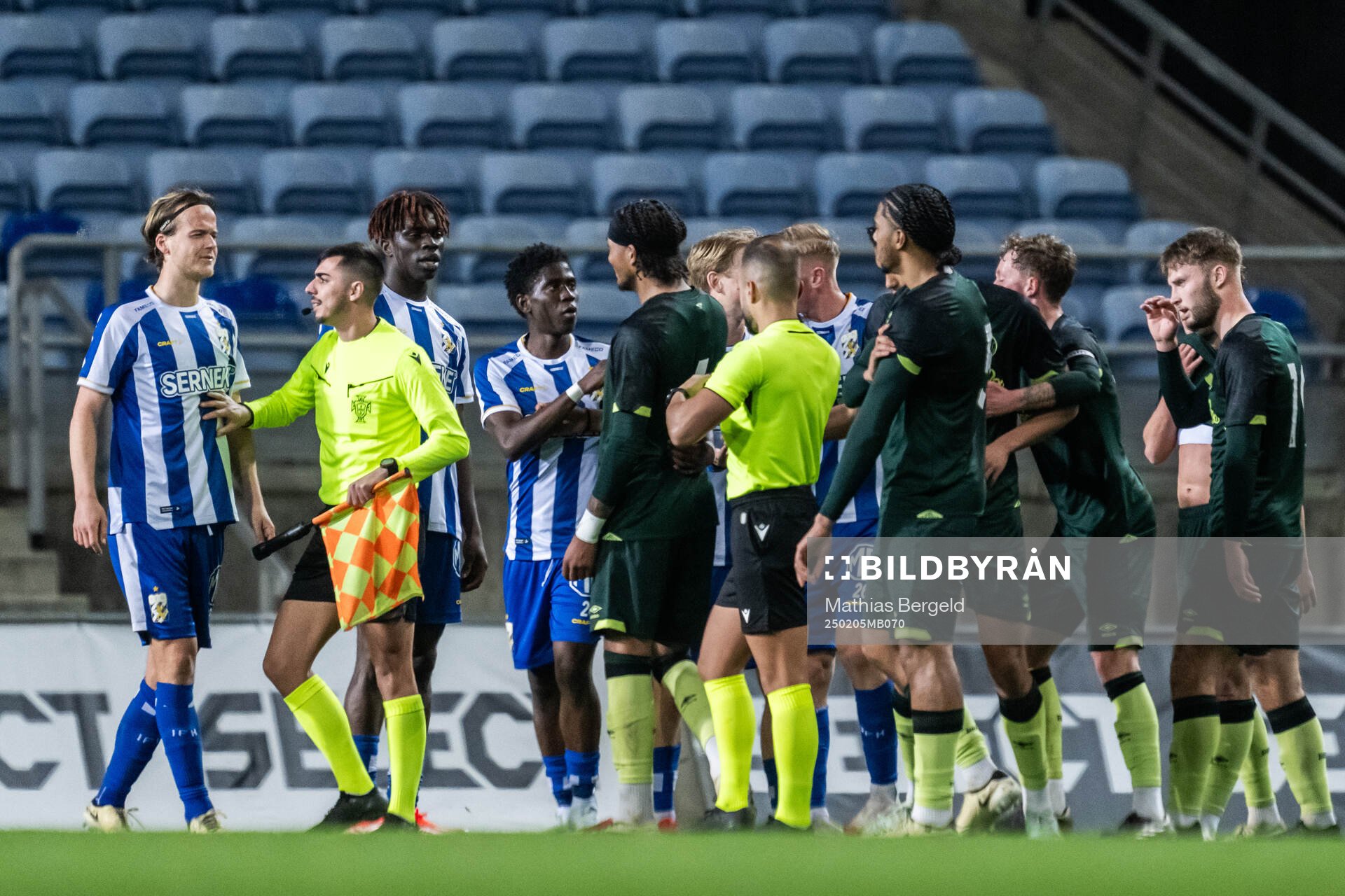 Irritated between August Erlingmark of IFK Göteborg and