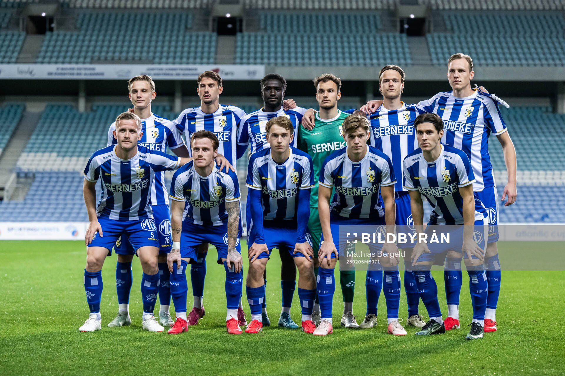 The starting eleven of IFK Göteborg pose for a picture