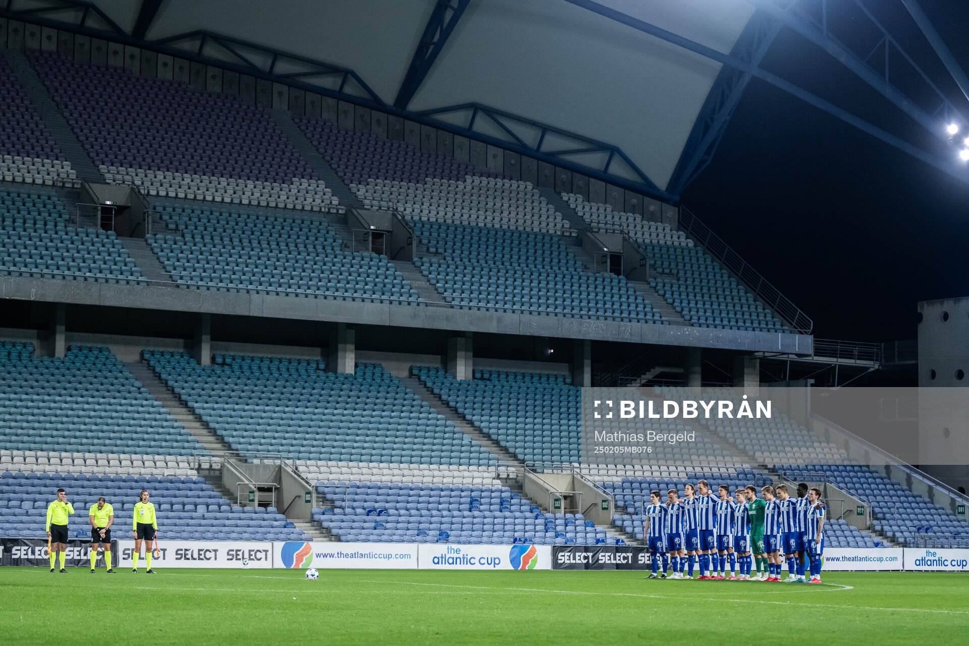 Players of IFK Göteborg in a minute of silence to honor