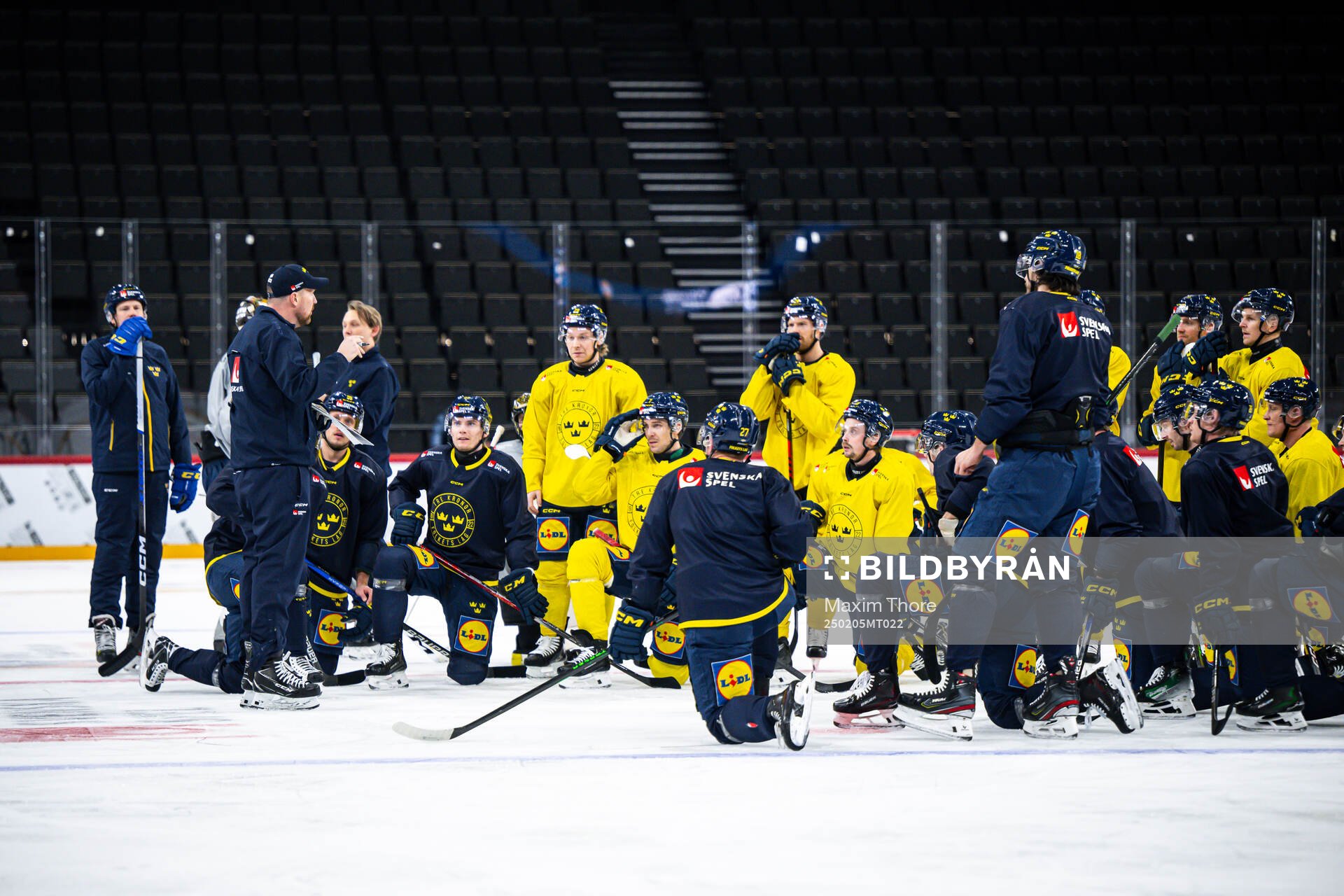 The players of the Swedish national ice hockey team gather