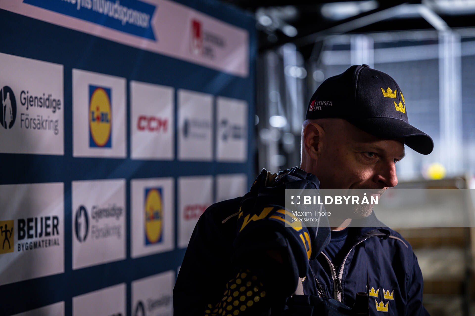 Head coach Magnus Hävelid of the Swedish national ice