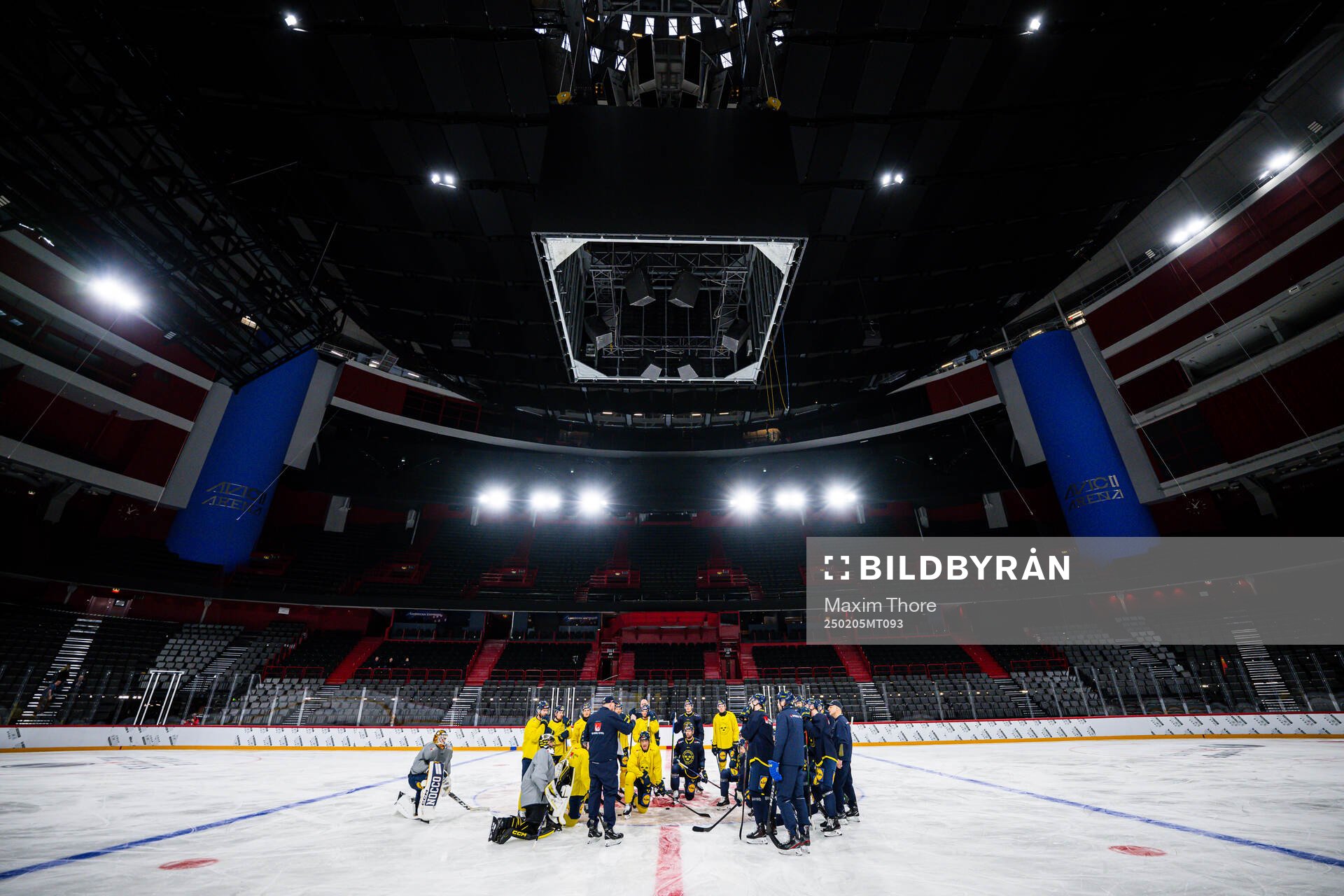 The players of the Swedish national ice hockey team gather
