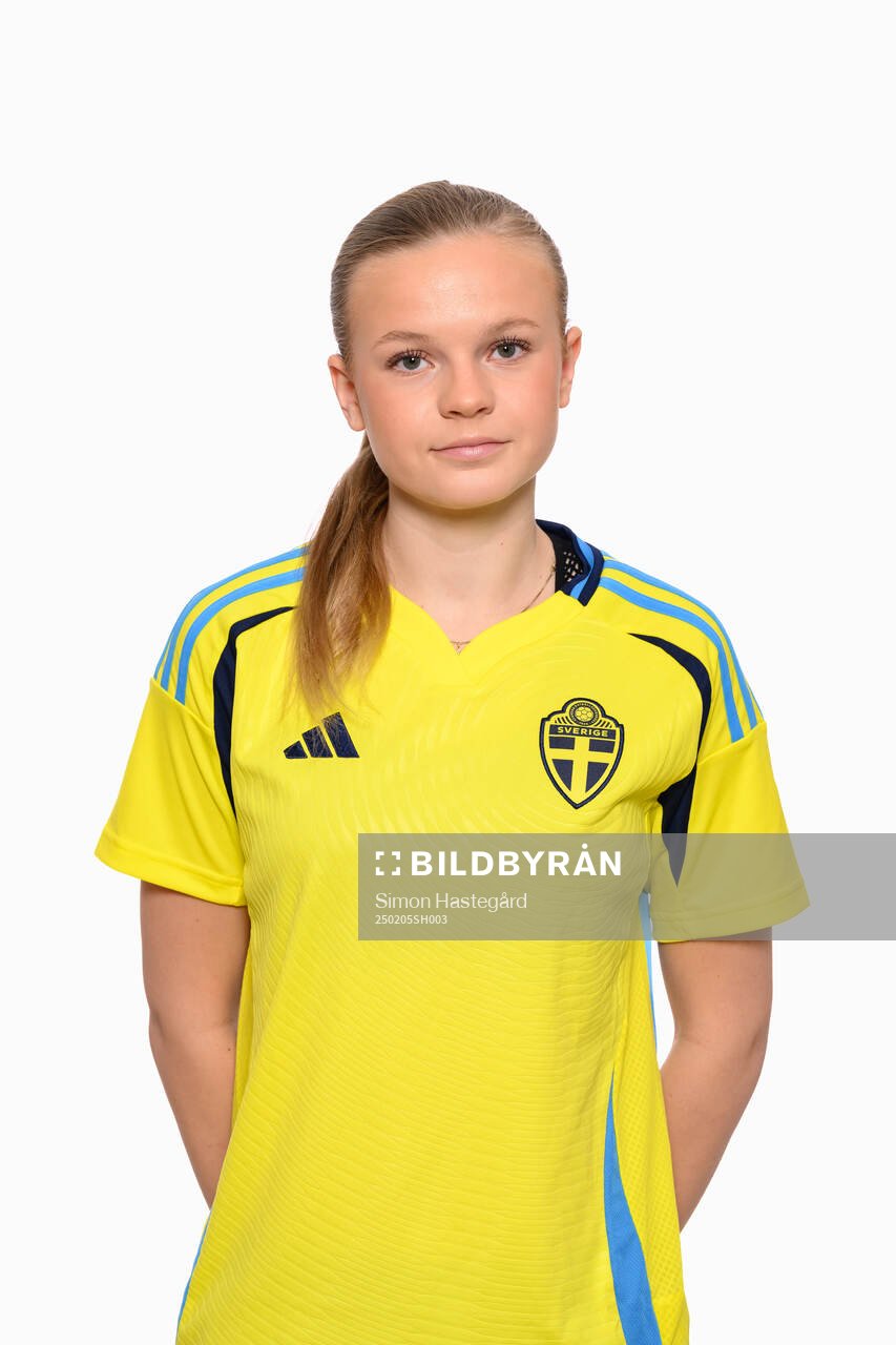 Thelma Alexandersson poserar för porträtt den 5 februari 2025 i Stockholm. 