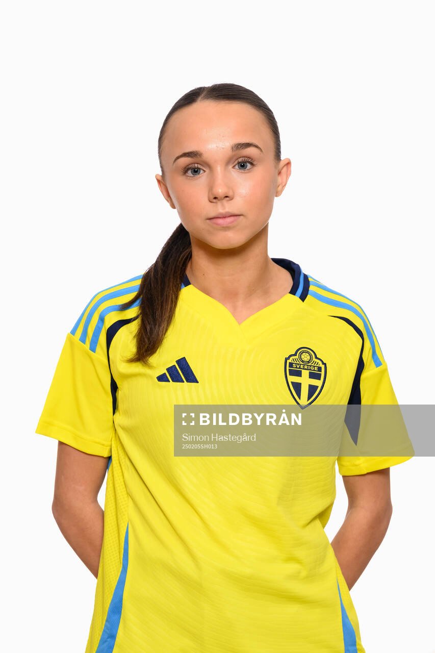 Astrid Ölvebo Jakobsson poserar för porträtt den 5 februari 2025 i Stockholm. 