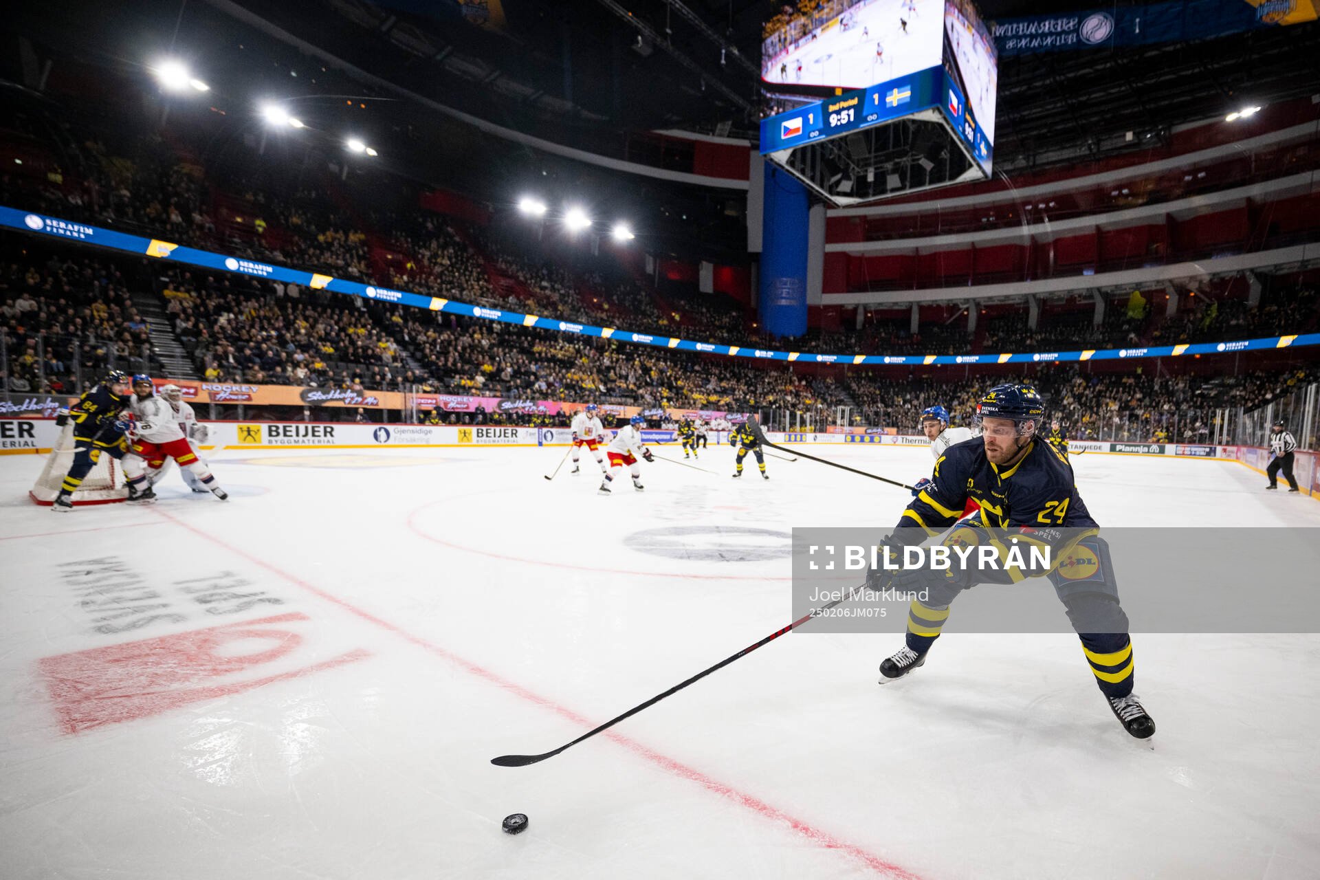 Oscar Lindberg of Sweden