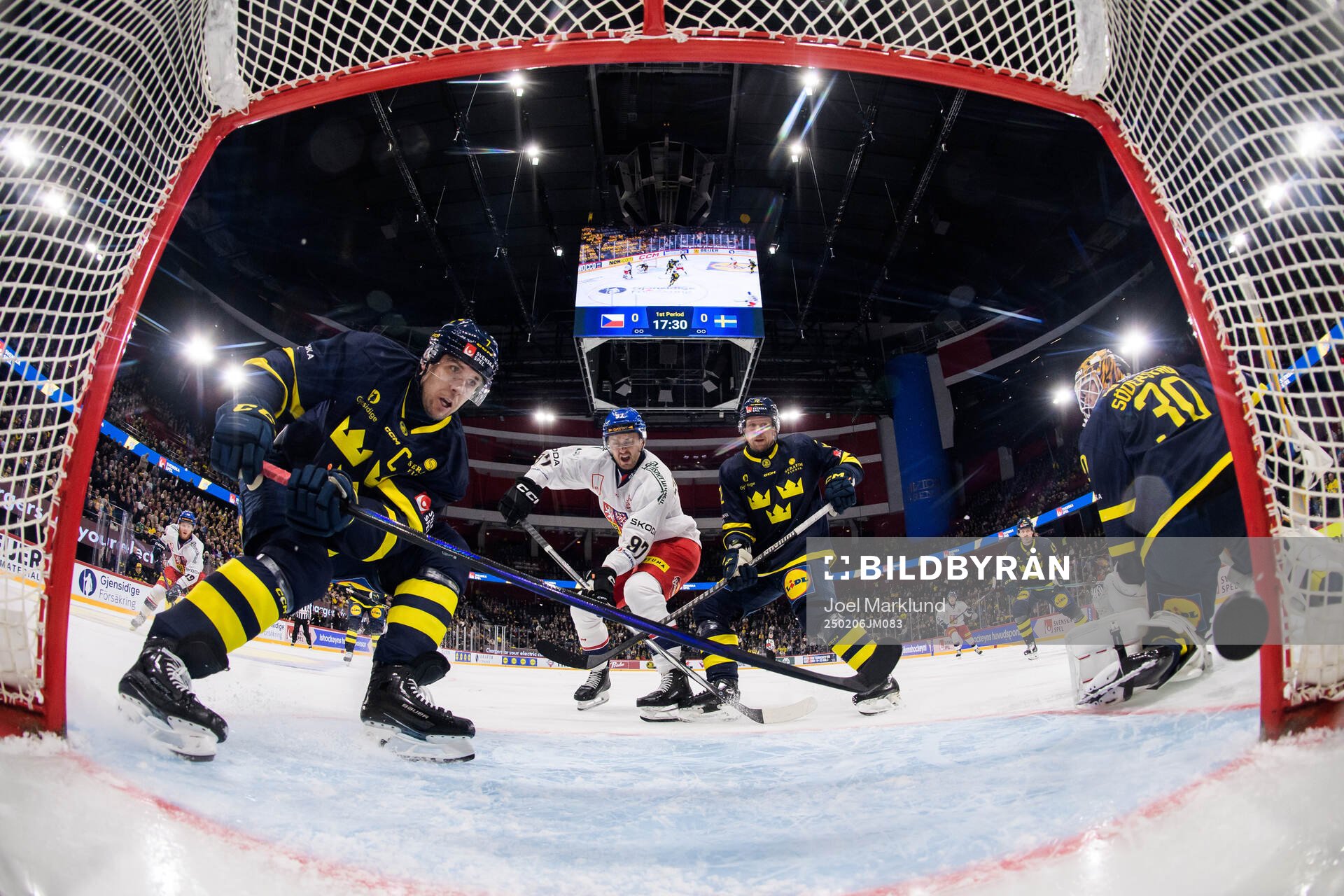 Henrik Tömmernes, Tim Heed and goaltender Linus
