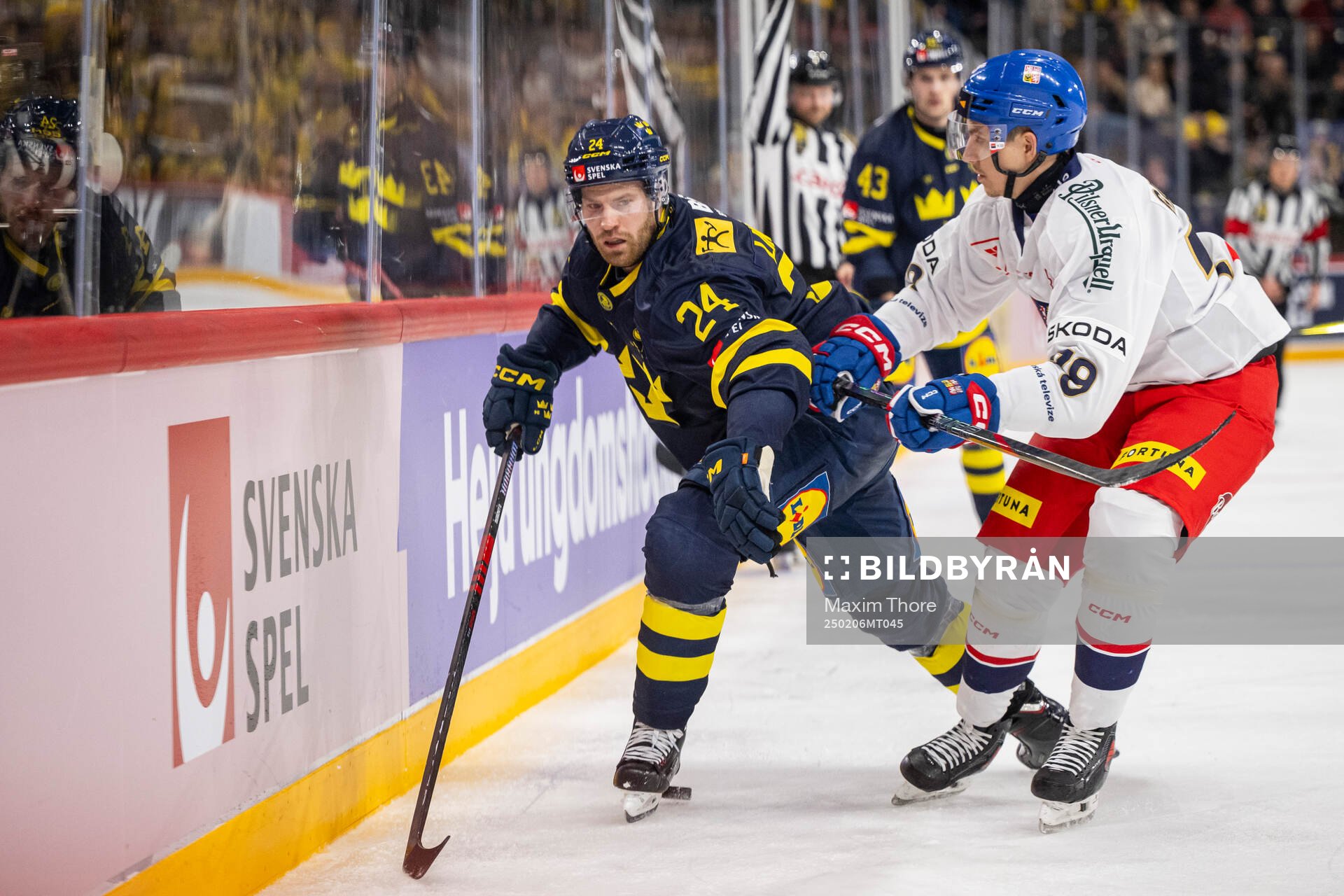 Oscar Lindberg of Sweden and Jakub Galvas of Czech Republic