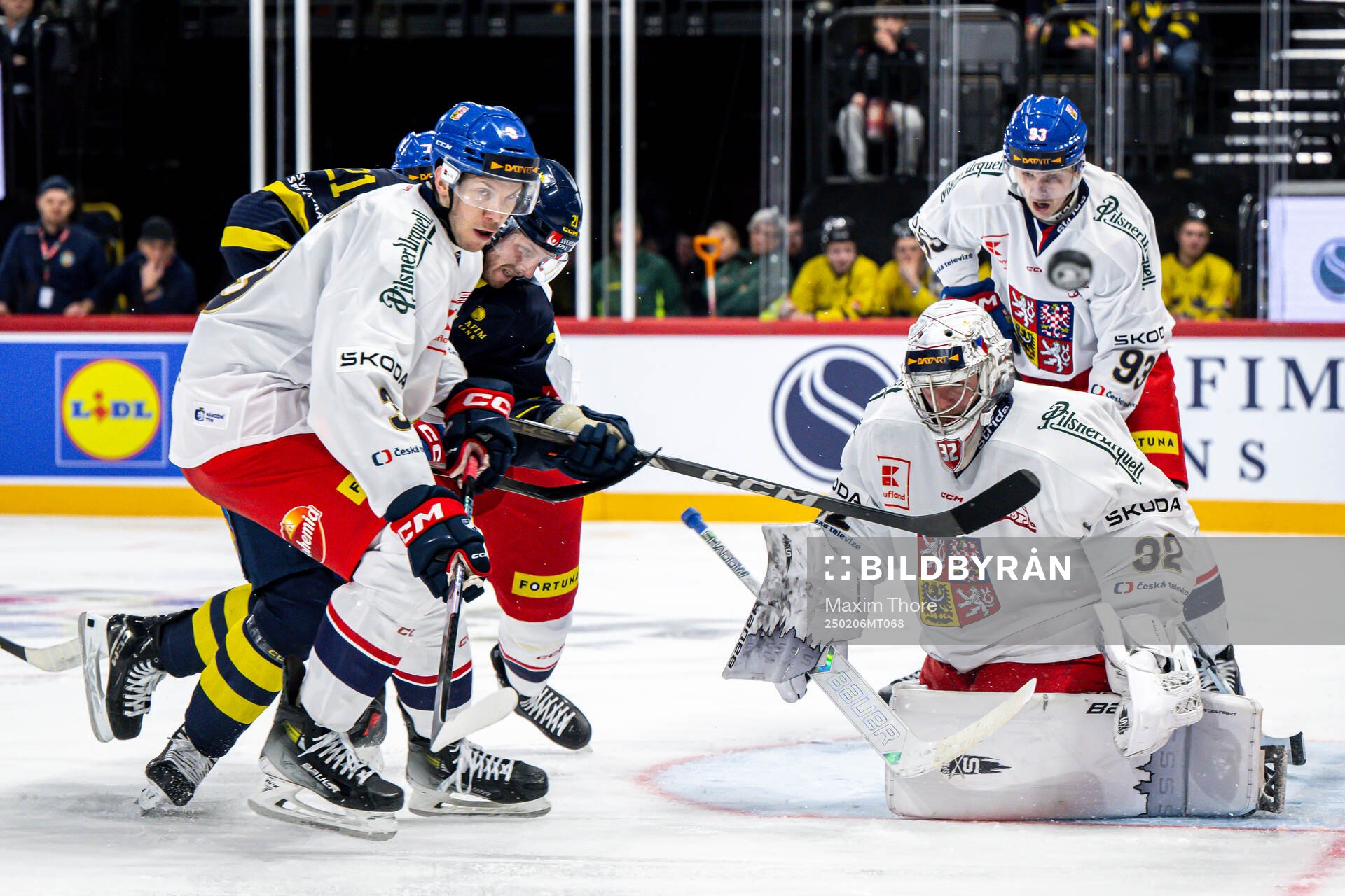 Ronald Knot and goaltender Josef Korenar of Czech Republic